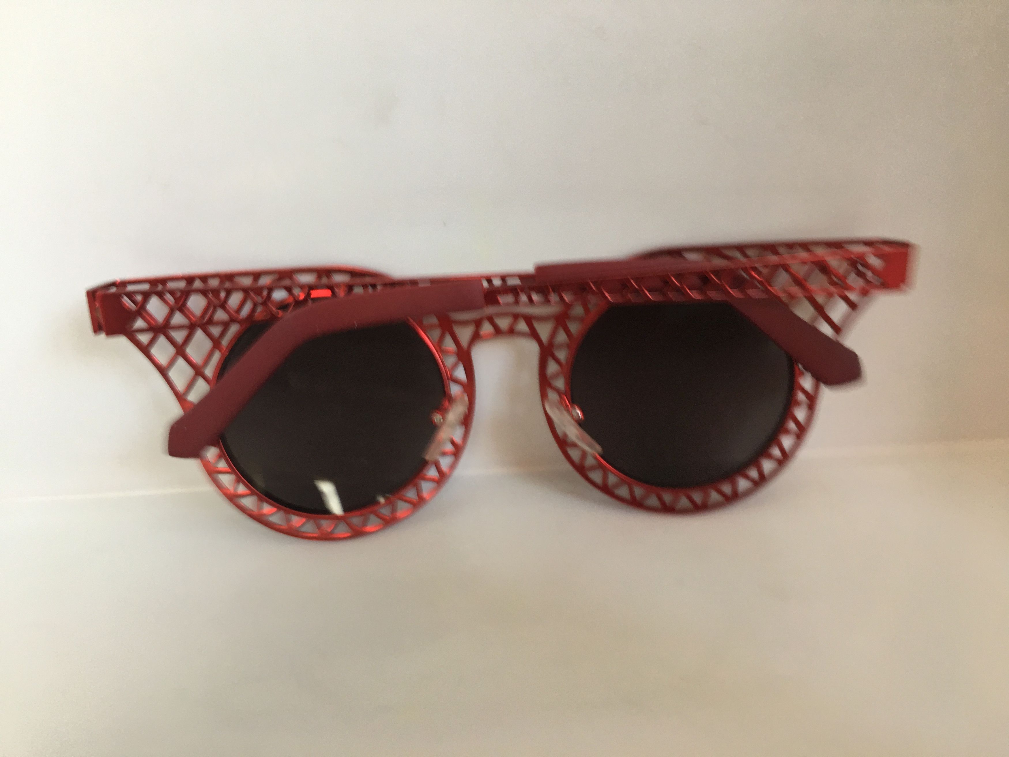 Other Mod Diva Red Round Sunglasses Frame RUNWAY SHOW Size ONE SIZE - 7 Thumbnail