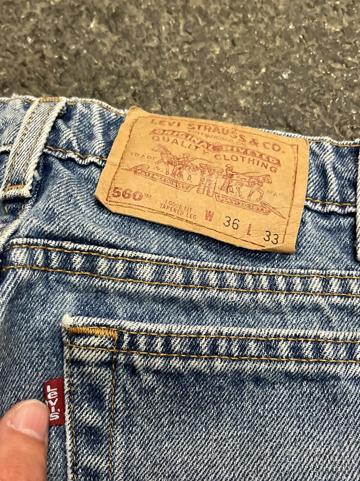 Levi's × Vintage Levi’s 560 baggy fit vintage denim skater hype 90s Size US 34 / EU 50 - 4 Thumbnail