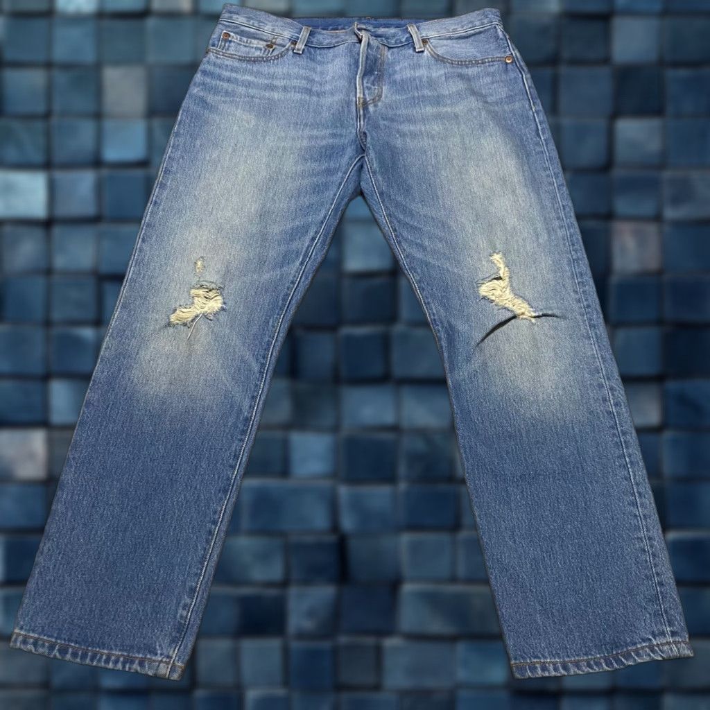 Levi's Levi's 501 Mens Jeans 29x32 Blue Denim Straight Medium Wash Distress Classic Fit Size US 30 / EU 46 - 1 Thumbnail