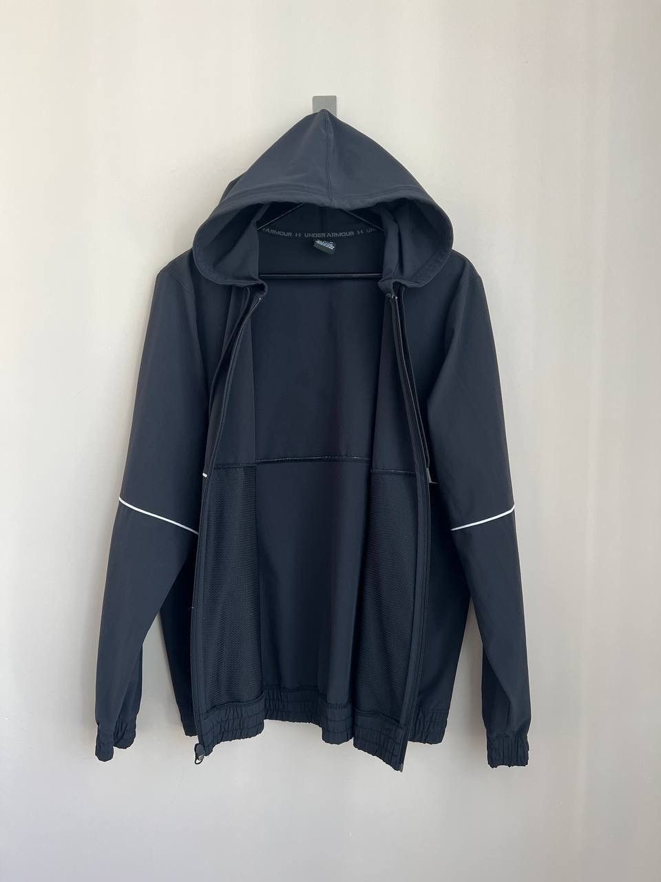 Under Armour Under Armour men's black tracksuit size M Size US M / EU 48-50 / 2 - 10 Thumbnail