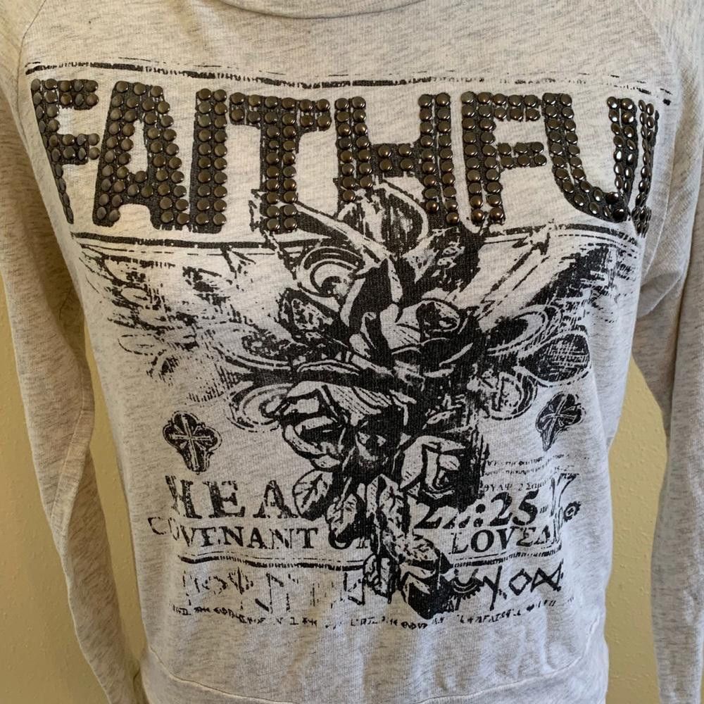 Forever 21 Forever 21 Faith Love Heart Crop Sweatshirt, S Size S / US 4 / IT 40 - 1 Thumbnail