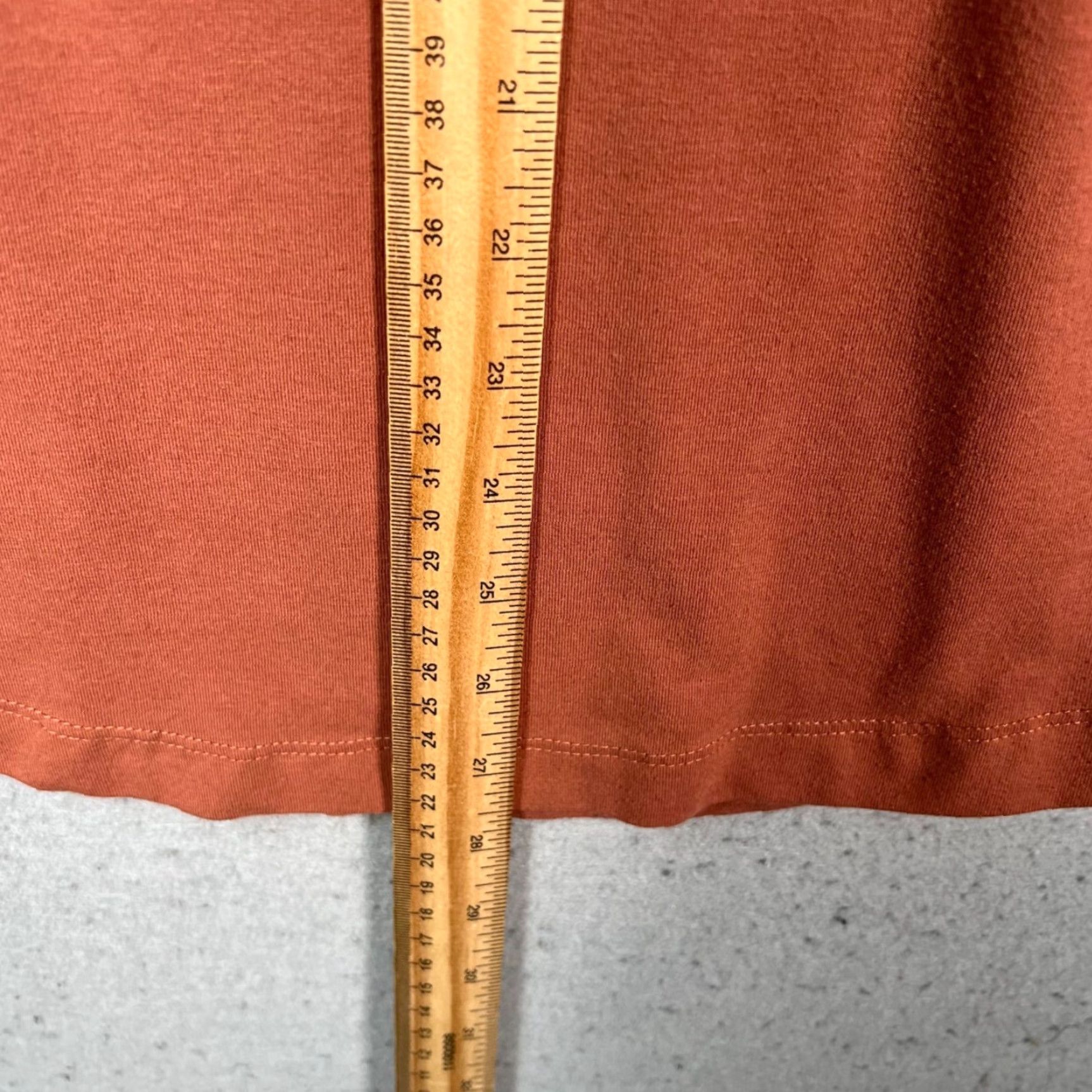 Cuts Cuts Mens T-Shirt Size M Long Sleeve Rust Brown Curved Hem Crew Neck Polyester Blend solid Vintage? No. (Note: Vintage: No) Size US M / EU 48-50 / 2 - 6 Thumbnail