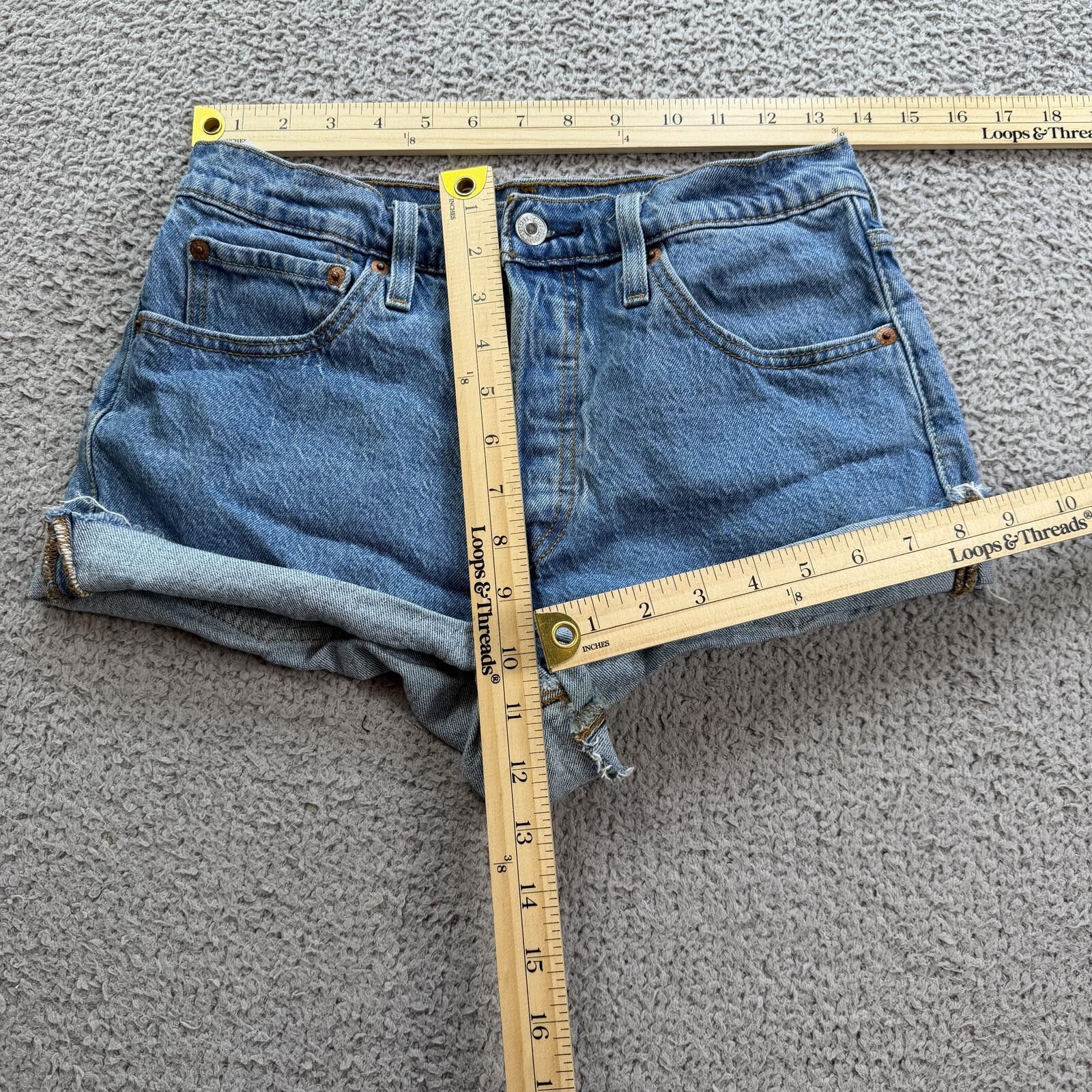 Levi's Levis 501 Womens Denim Cut Off Jean Shorts 28W Light Wash Size 28" / US 6 / IT 42 - 3 Thumbnail