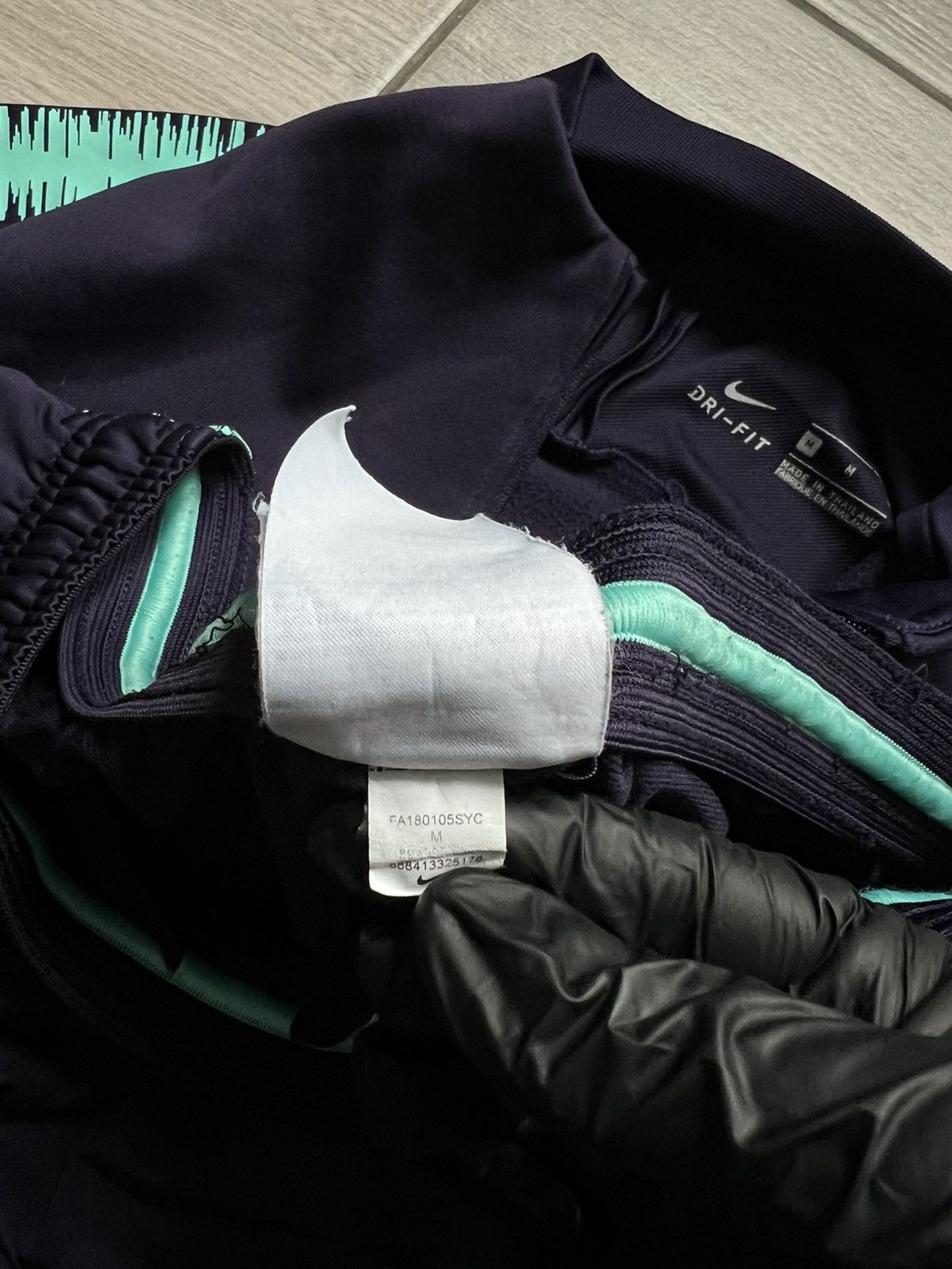 Nike Vintage Nike Barcelona Trackpants Long Sleeve Rare Suits Size US 32 / EU 48 - 9 Thumbnail