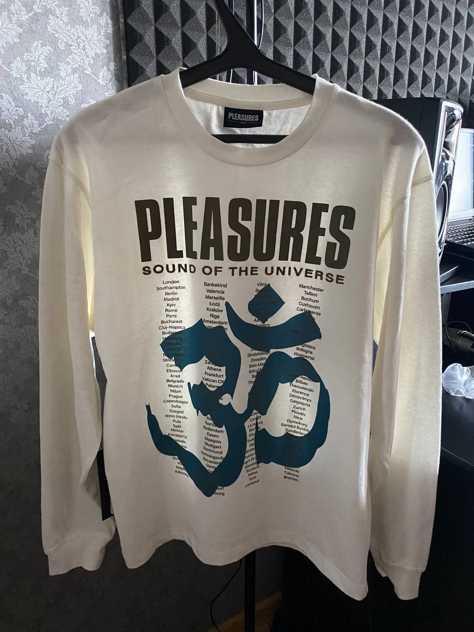 Pleasures Pleasures - Universe Longsleeve Size US M / EU 48-50 / 2 - 1 Thumbnail