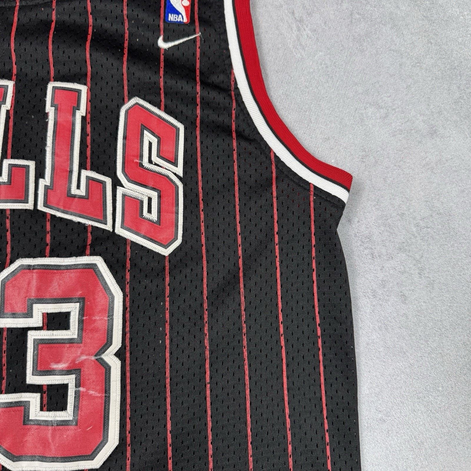 Nike Vintage Nike Chicago Bulls Jersey Air Jordan Men Size L Size US L / EU 52-54 / 3 - 6 Thumbnail
