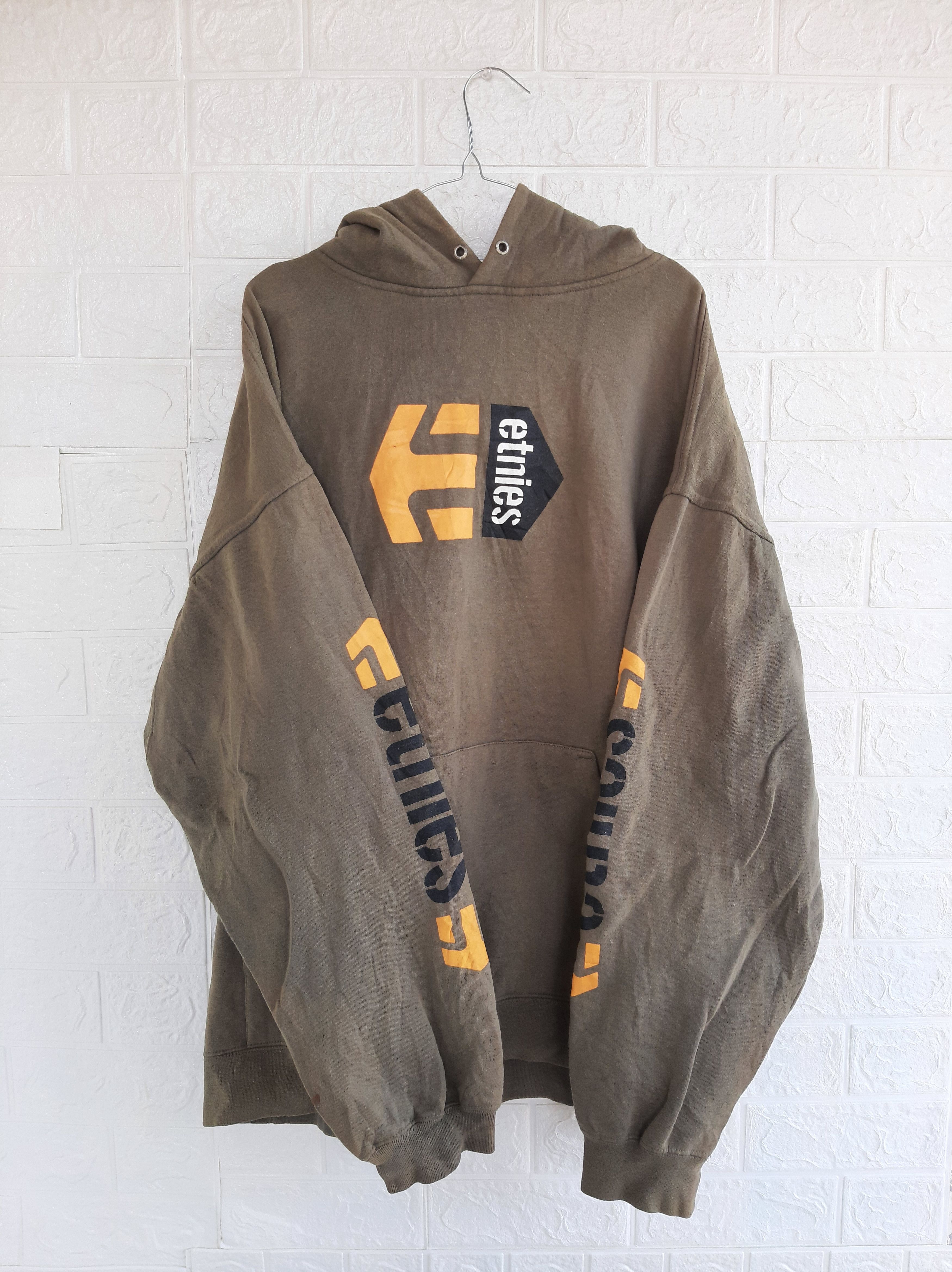 image of Vintage Etnies Skateboard Hoodie in Green, Men's (Size Large)