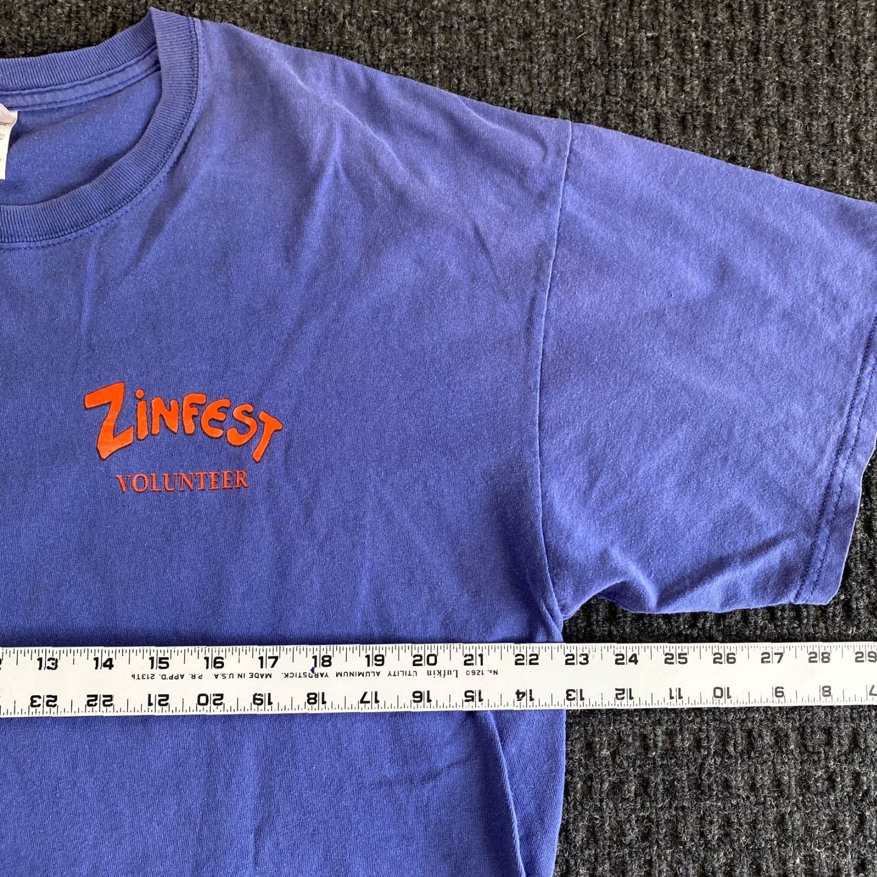 Gildan VINTAGE Gildan T-Shirt XL Purple Lodi Zinfest Volunteer Shirt Adults Unisex California 2009 Beer Wine Music Retro Nature City USA Size US XL / EU 56 / 4 - 6 Thumbnail