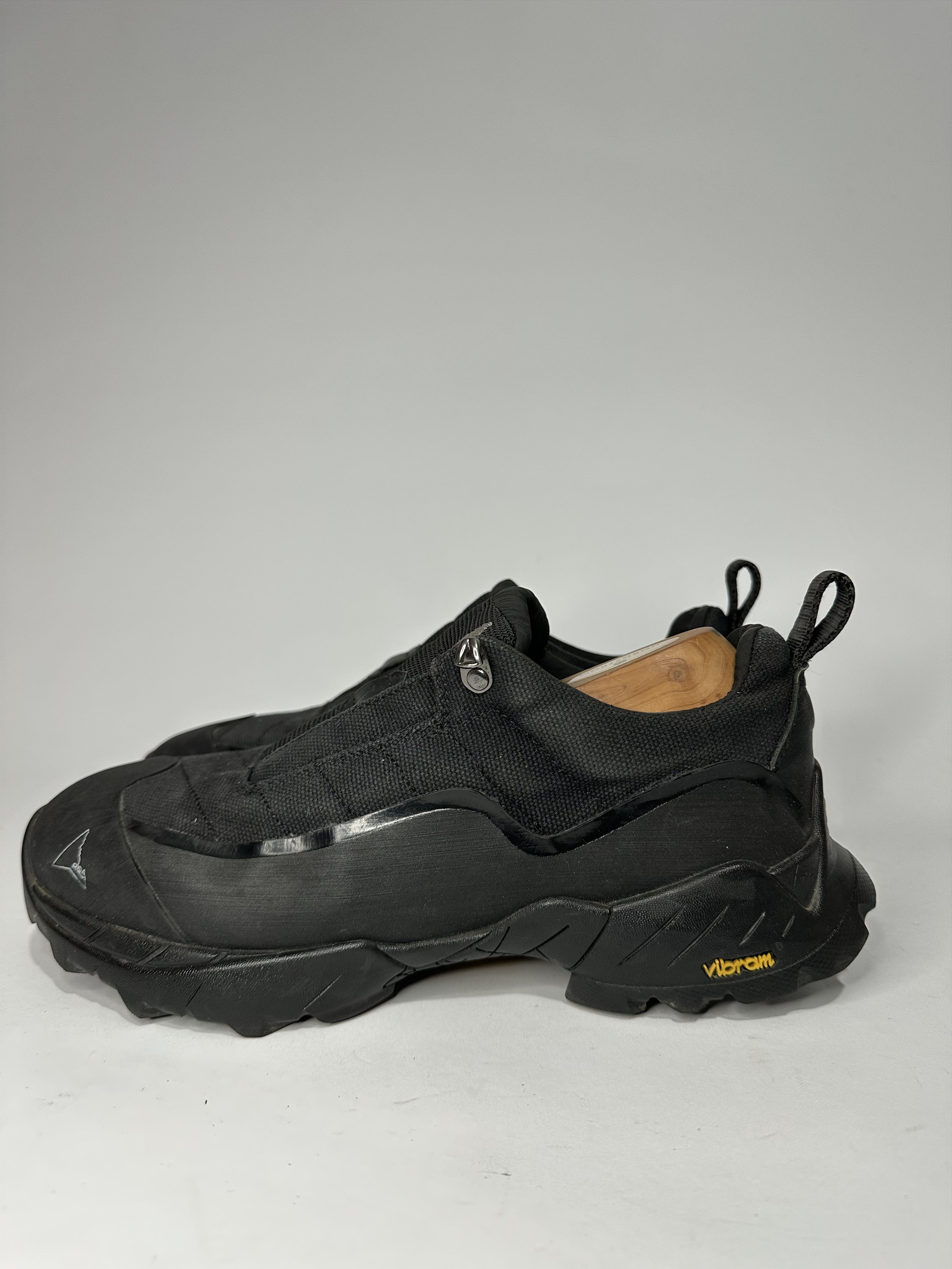 ROA ROA Katherina Vibram Black Hiking Sneakers. Size US 8 / EU 41 - 2 Thumbnail