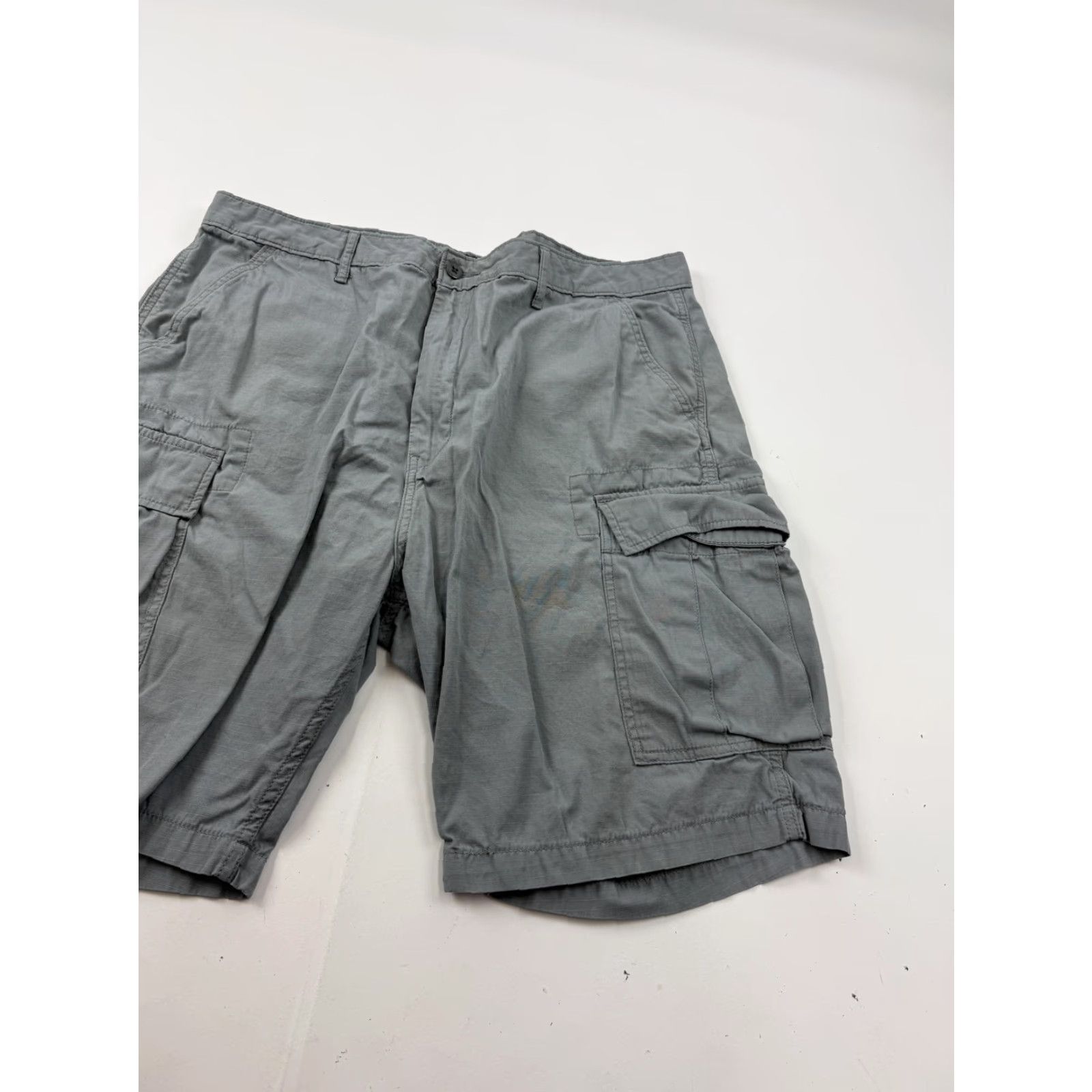 Levi's Levi's Cargo Shorts Mens 40 Gray Cotton Utility Pockets 9 Inseam Casual Summer Size US 40 / EU 56 - 3 Thumbnail