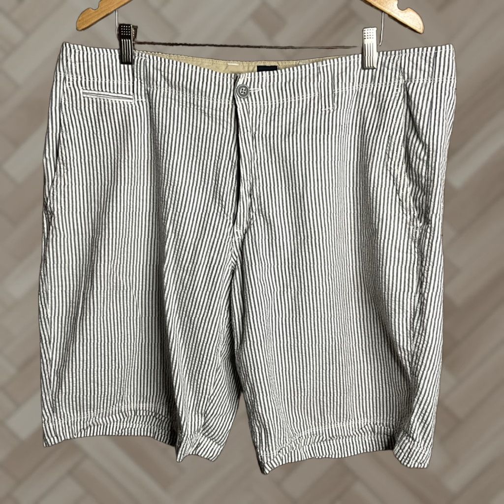 Gap GAP Shorts Men 38 Blue White Striped Chino Seersucker 100% Cotton - Casual, Travel, Golf - Pockets, Button - Regular Fit - Blue, Stripe - 38 Men Size US 38 / EU 54 - 1 Thumbnail