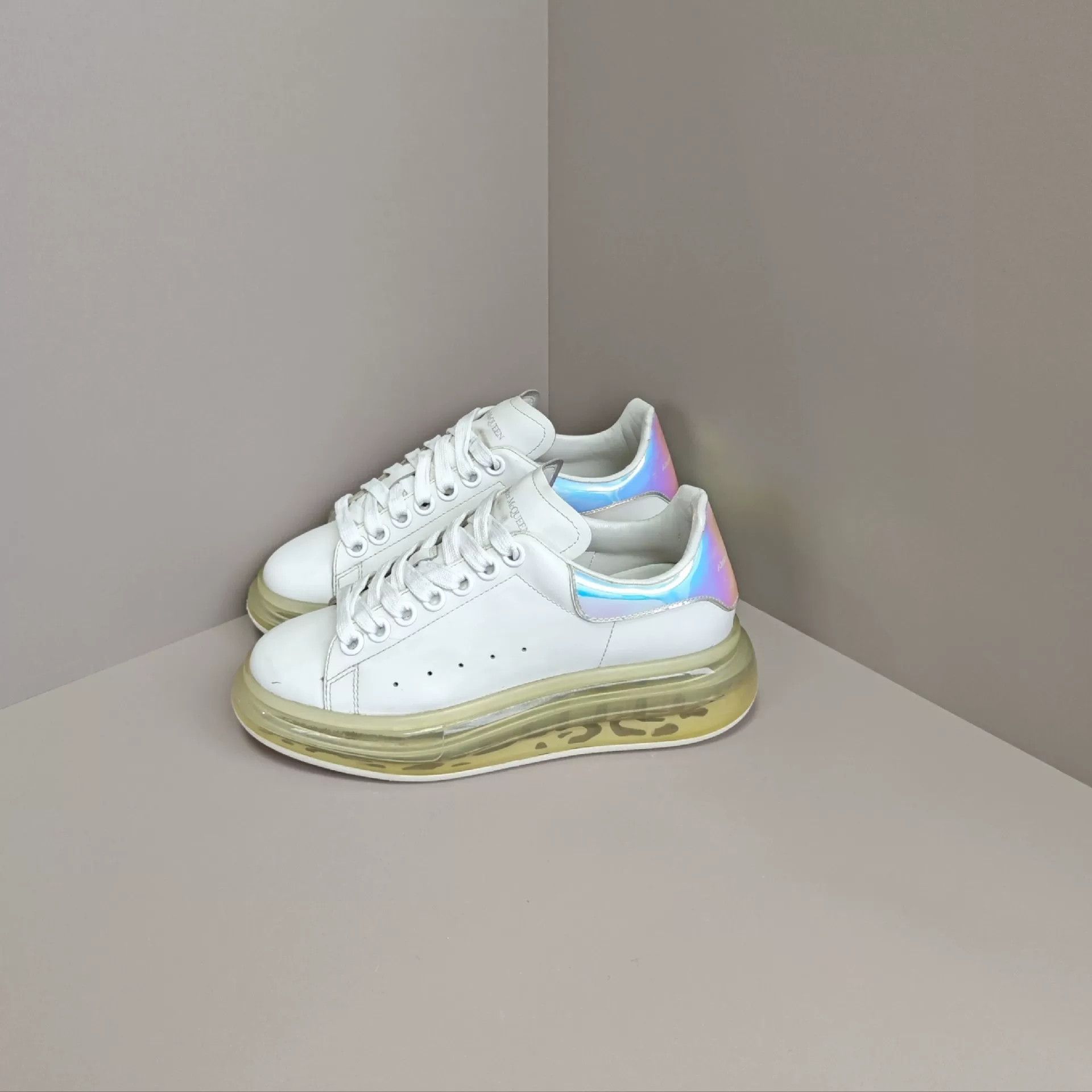 Alexander McQueen Alexander McQueen White Lowtop Sneakers us_5 Women Size US 5 / IT 35 - 1 Thumbnail