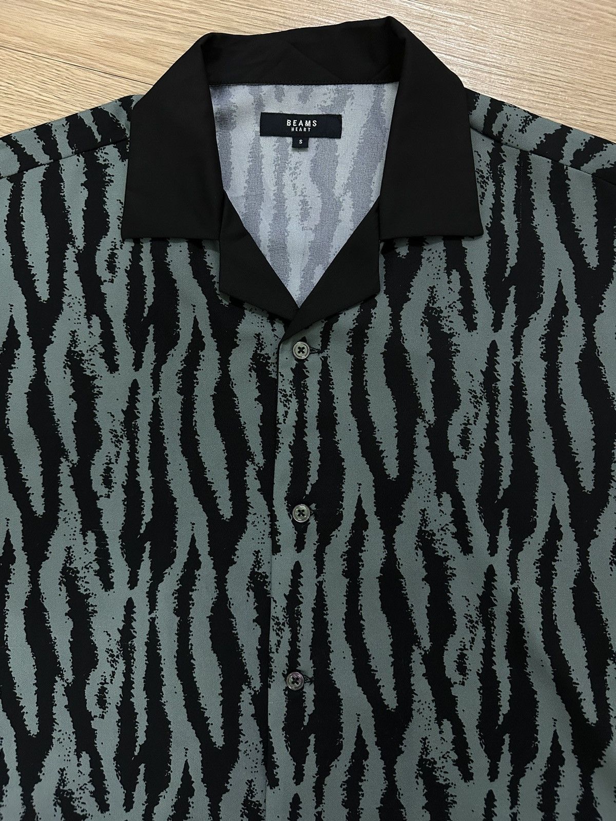 Beams Plus × Beauty Beast × Japanese Brand Beams Heart Parody Wacko Maria Zebra Silk Open Collar Shirt Size US S / EU 44-46 / 1 - 3 Thumbnail