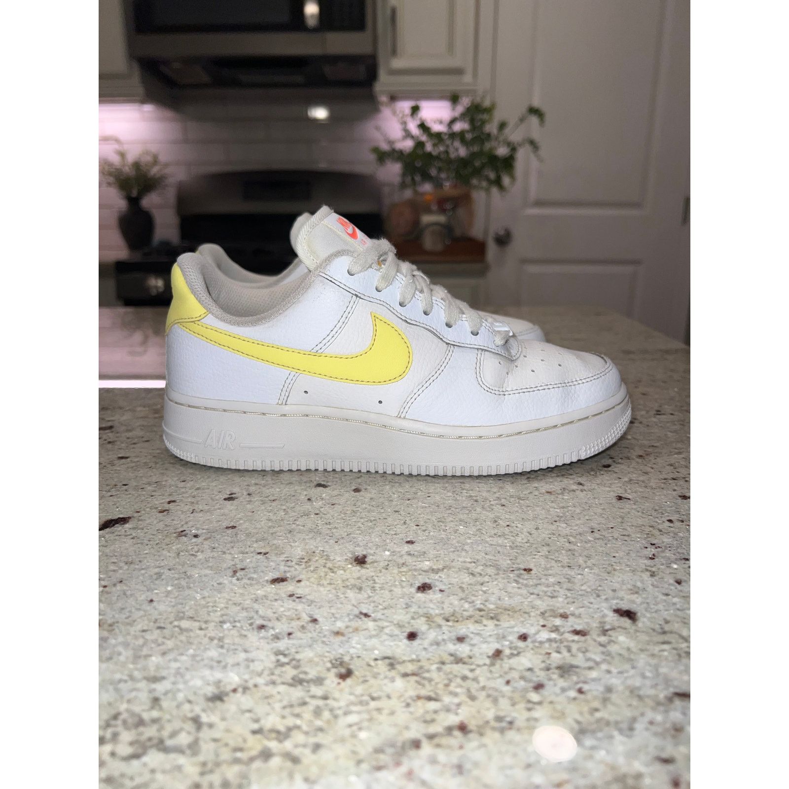 Nike Nike Air Force 1 Low '07 White Citron Size Women’s 7.5 Size US 7.5 / IT 37.5 - 2 Thumbnail