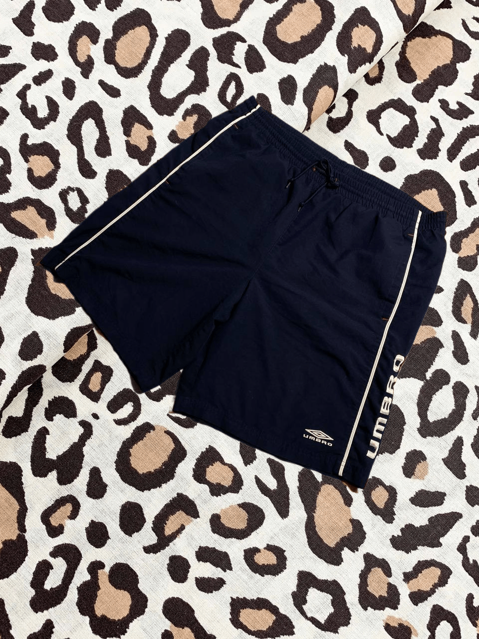 Umbro Umbro Shorts Size US 34 / EU 50 - 1 Thumbnail
