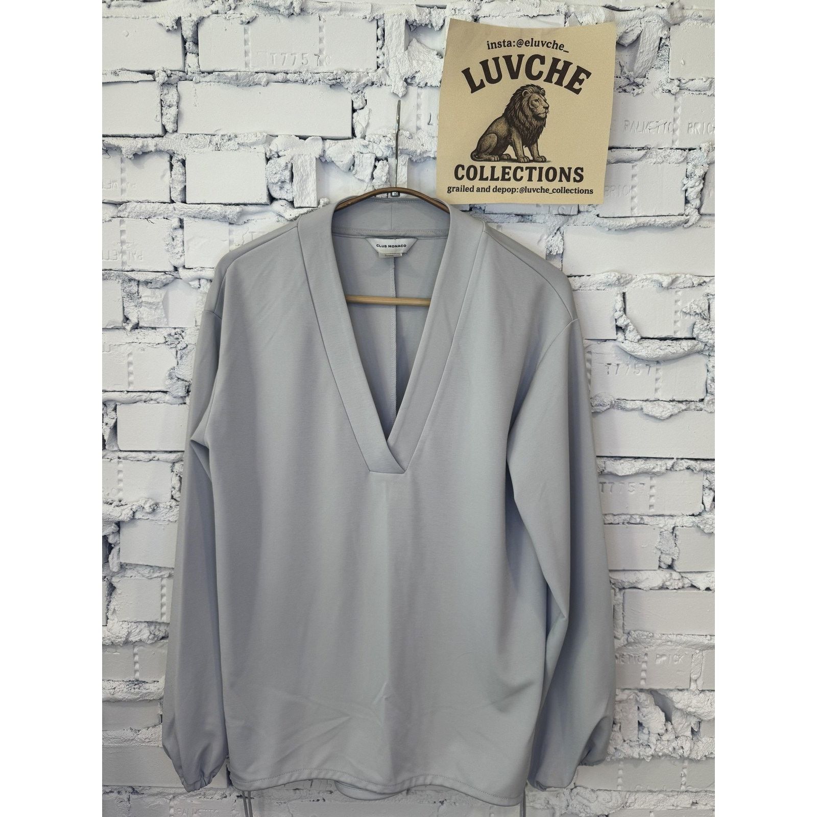 Club Monaco Club Monaco Womens XS Light Gray V Neck Adjustable Top Size XS / US 0-2 / IT 36-38 - 1 Thumbnail