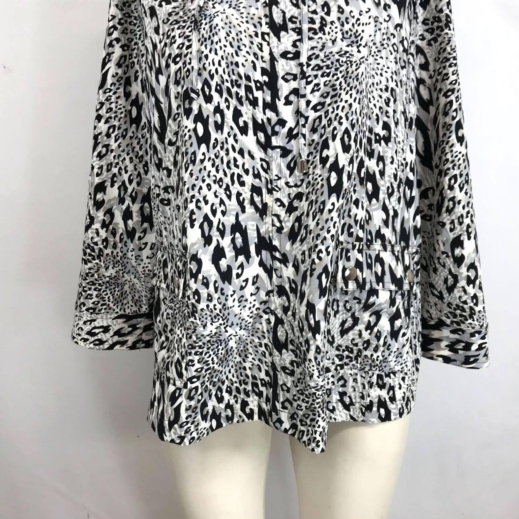 Vintage ZENERGY BY CHICO'S WOMEN'S Jacket Full Zip Animal Print Gray/Black/White Medium 2 Casual Travel Size XS / US 0-2 / IT 36-38 - 3 Thumbnail