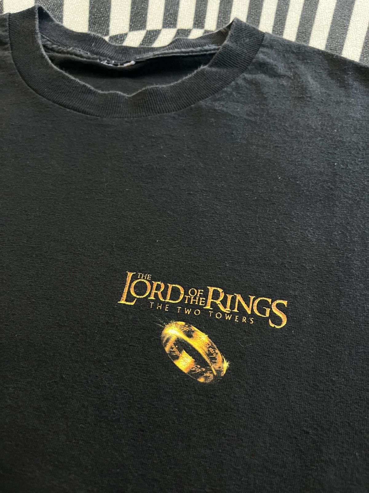 Vintage Vintage The Lord of The Rings The Two Towers 2002’s Tshirt Size US XL / EU 56 / 4 - 10 Thumbnail