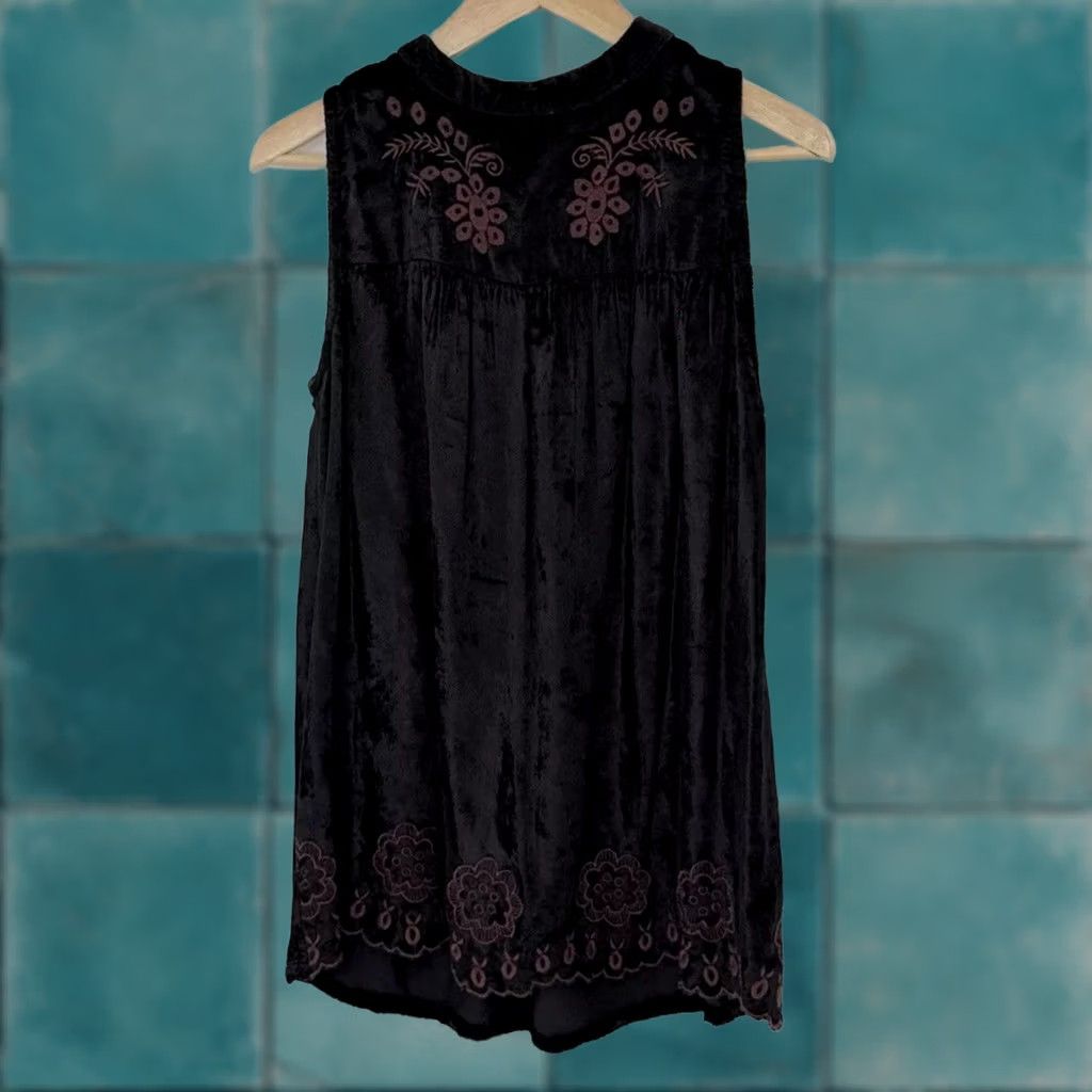 Vintage World Market Women’s Black Embroidered Velour Sleeveless Blouse S/M Boho Shirt Women Vintage No Size S / US 4 / IT 40 - 1 Thumbnail
