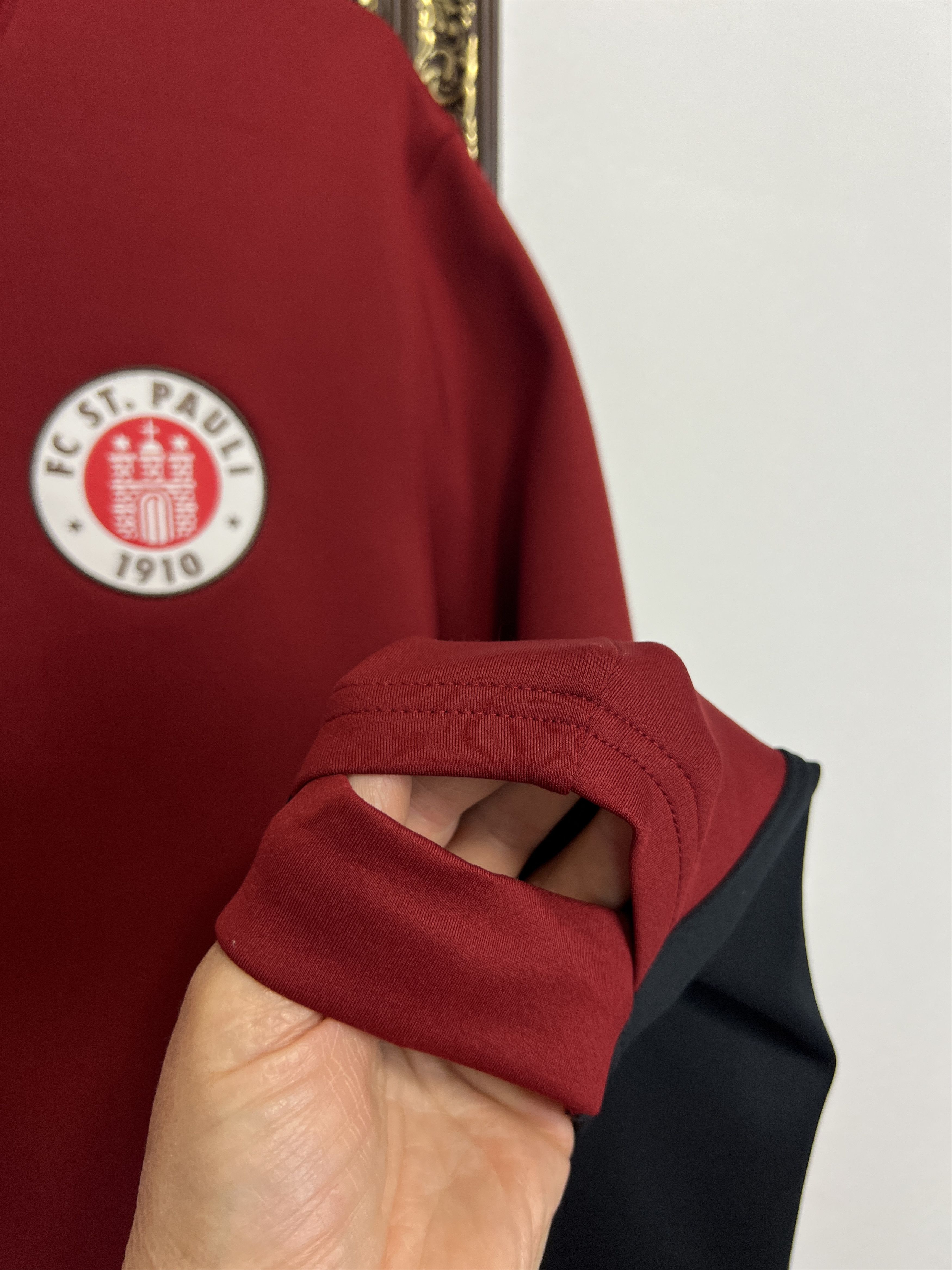 Under Armour St Pauli Football Player Issue Red Train Sweatshirt Jacket Size US L / EU 52-54 / 3 - 4 Thumbnail