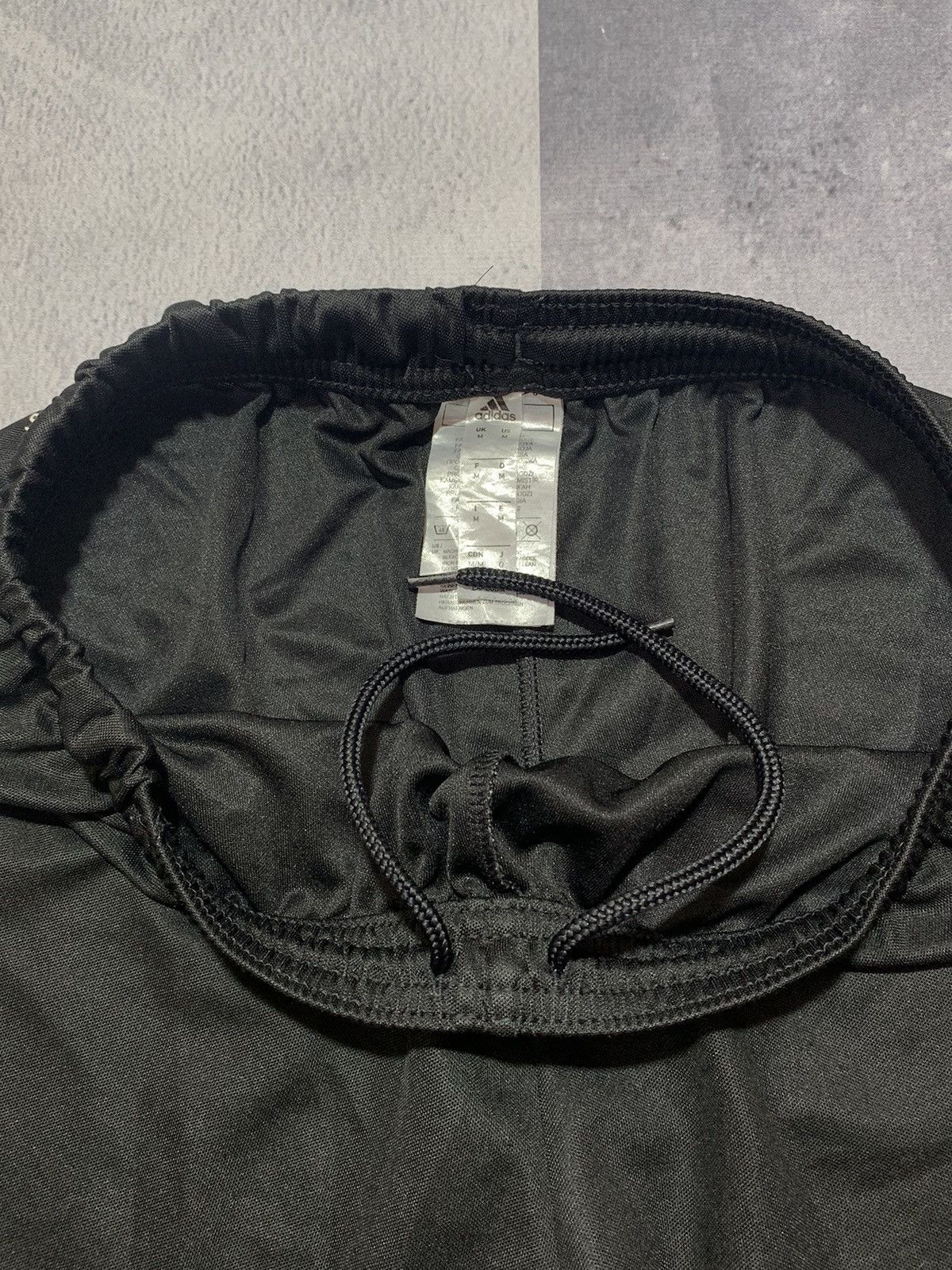 Adidas × Vintage Vintage Adidas shorts streetwear Y2K casual style size M Size US 32 / EU 48 - 4 Thumbnail