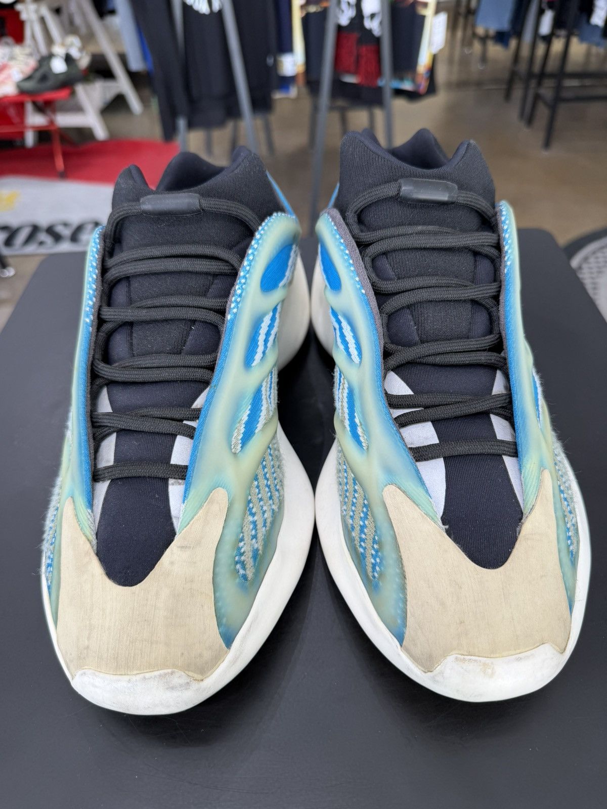 Adidas Adidas Yeezy 700 V3 Arzareth Size 10 (2020) Size US 10 / EU 43 - 2 Thumbnail