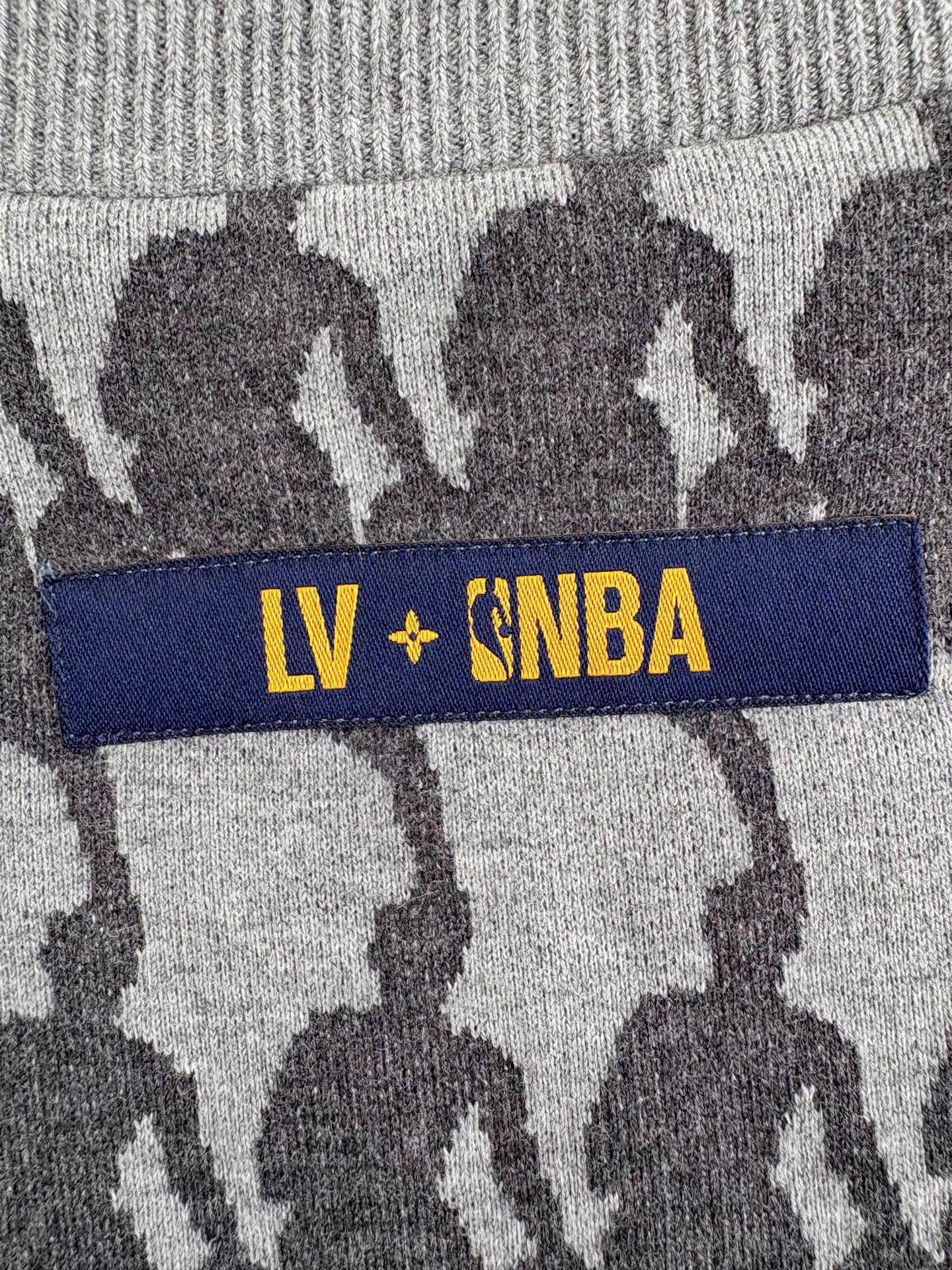 Louis Vuitton LV x NBA Co-branded Gray Knit Sweater K1 Size US XL / EU 56 / 4 - 3 Thumbnail