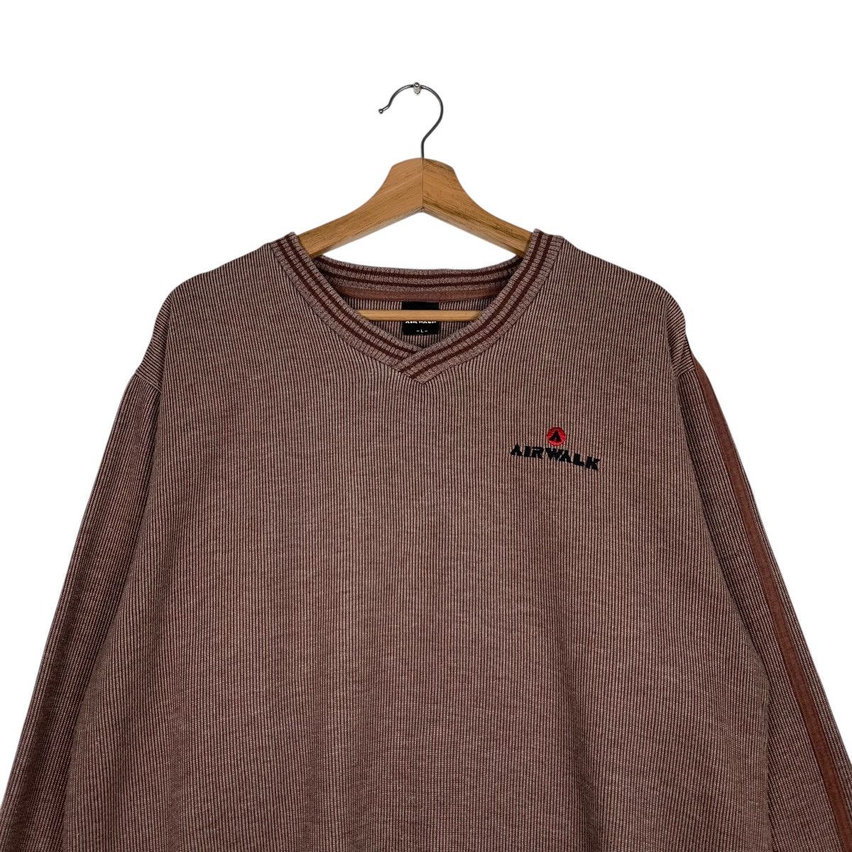 Airwalk AIRWALK Embroidery Small Logo Sweatshirt #1449-C65 Size US L / EU 52-54 / 3 - 2 Thumbnail