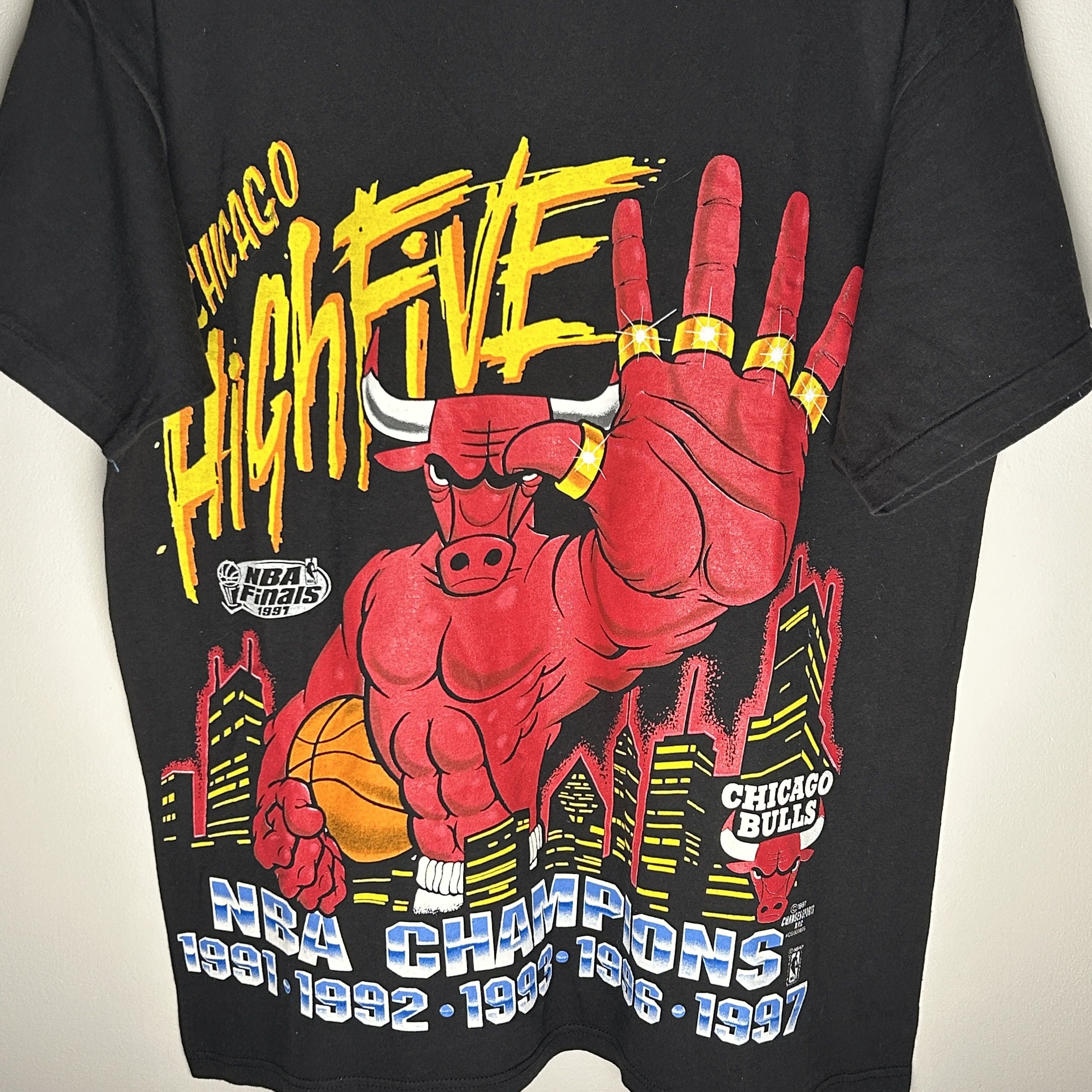 Changes Vintage Chicago Bulls High Five NBA Champions 1997 T-shirt Size US L / EU 52-54 / 3 - 2 Thumbnail