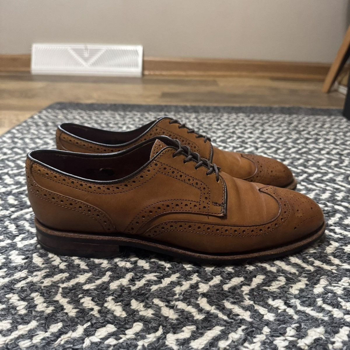 Allen Edmonds Allen Edmonds Lombard Wingtip in Walnut Size US 8.5 / EU 41-42 - 4 Thumbnail