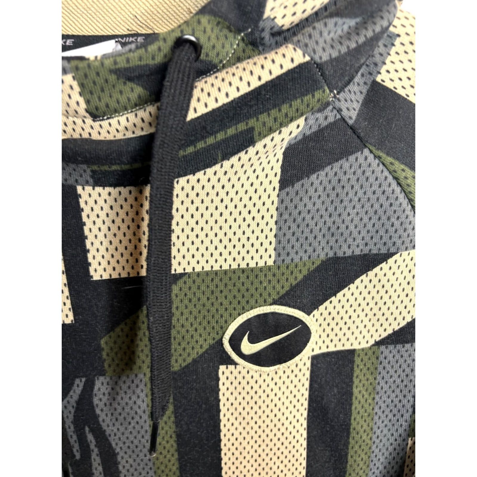Nike Nike Dri-FIT Cargo Mens Pullover Hoodie S Camouflage Multicolor 61% cotton/39% polyester Hooded Pockets Football City Colorful 8/10 Size US S / EU 44-46 / 1 - 3 Thumbnail