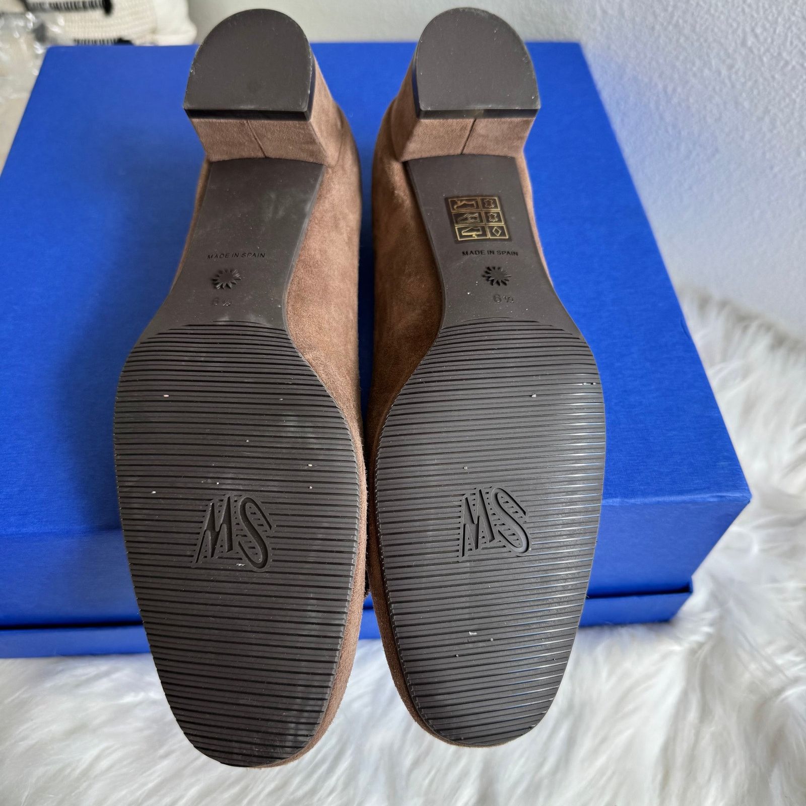 Stuart Weitzman Stuart Weitzman Gabby 45 Taupe Suede Almond Toe Bow Pumps Size US 6.5 / IT 36.5 - 5 Thumbnail