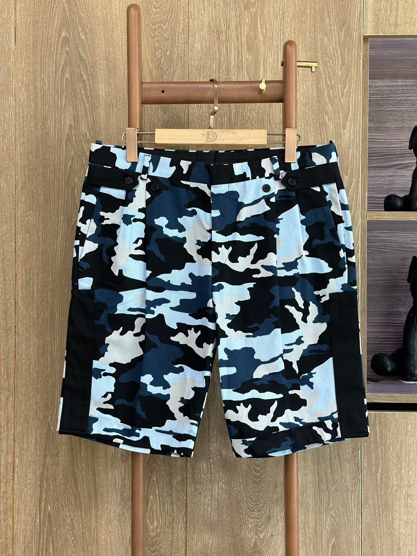 Givenchy GIVENCHY Camouflage Casual Shorts Size US 34 / EU 50 - 1 Thumbnail