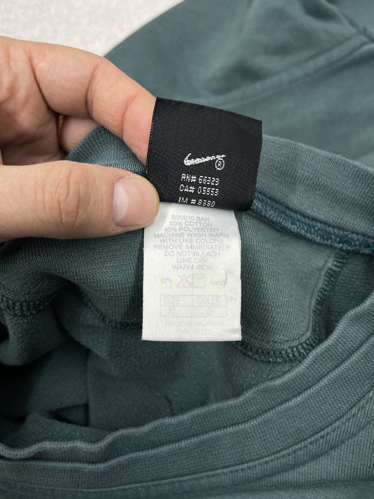 Nike Rare Vintage Nike Sport and Fitness Sweatshirt Green Tech Size US XL / EU 56 / 4 - 9 Thumbnail