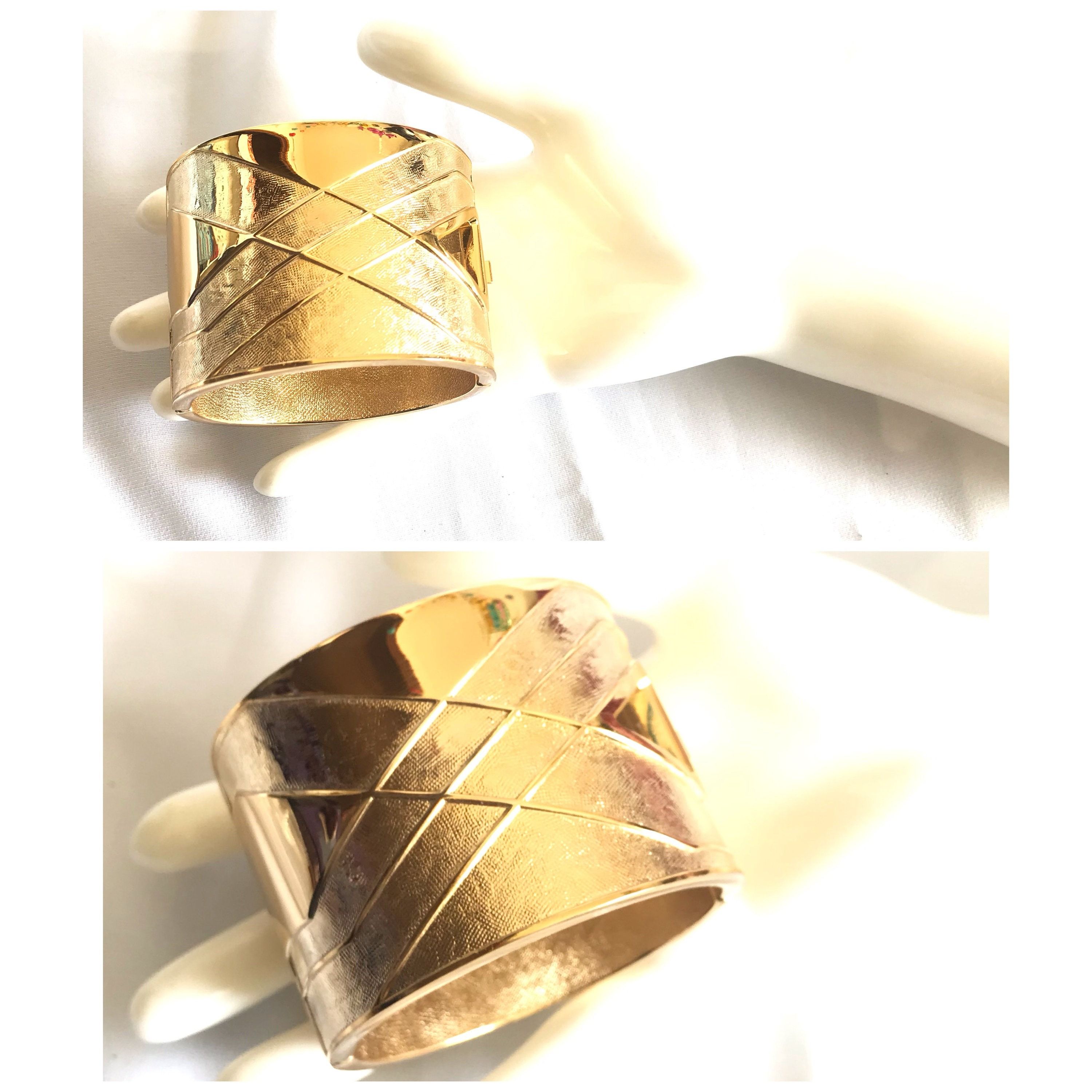 Lanvin Vintage Lanvin golden large bangle with geometric design Size ONE SIZE - 6 Thumbnail