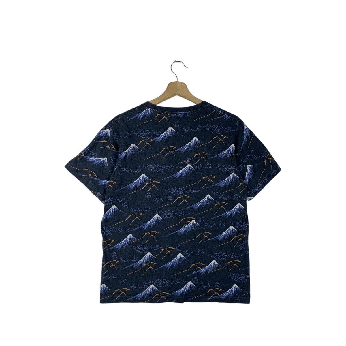 Uniqlo UNIQLO x HOKUSAI BLUE Japan Traditional Fuji AOP Tee Shirt Size L / US 10 / IT 46 - 4 Thumbnail