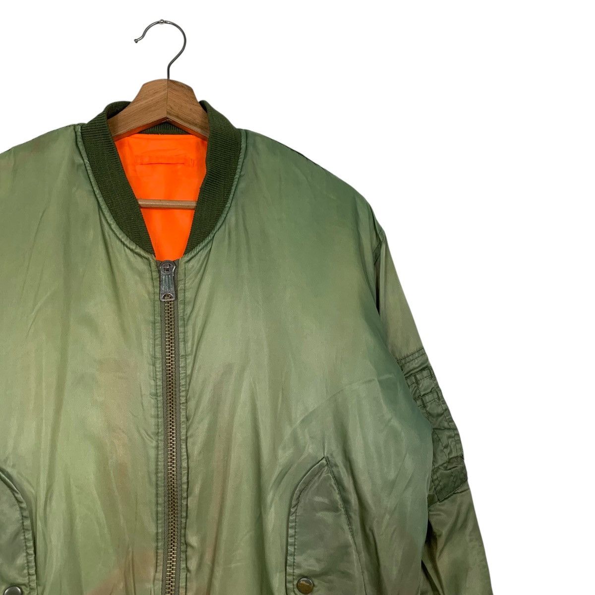 Vintage Vintage 90’s Faded Green Trashed Bomber Jacket #2797-C126 Size US L / EU 52-54 / 3 - 4 Thumbnail