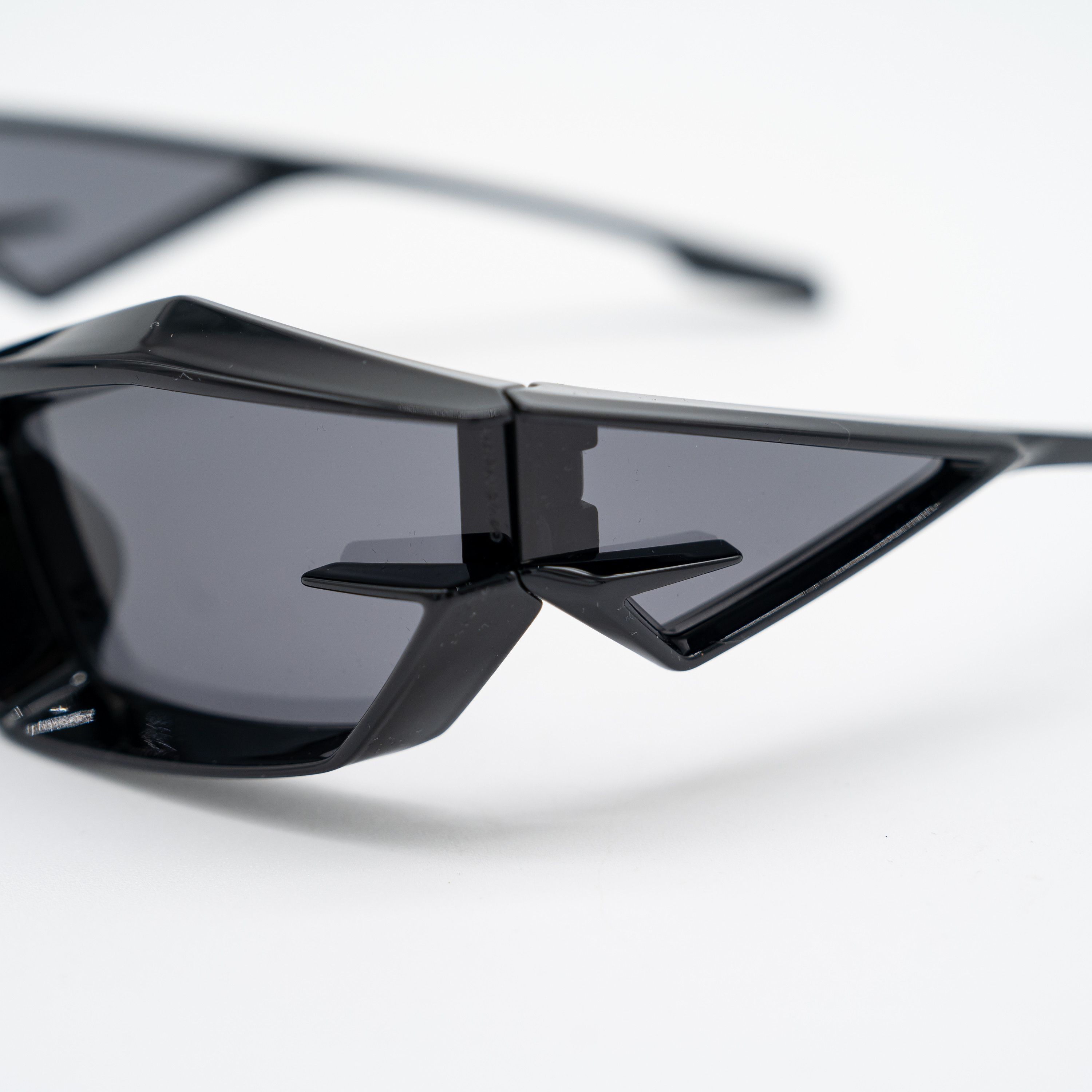 Givenchy Givenchy Giv Cut Shield Sunglasses Black Unisex Size ONE SIZE - 8 Thumbnail