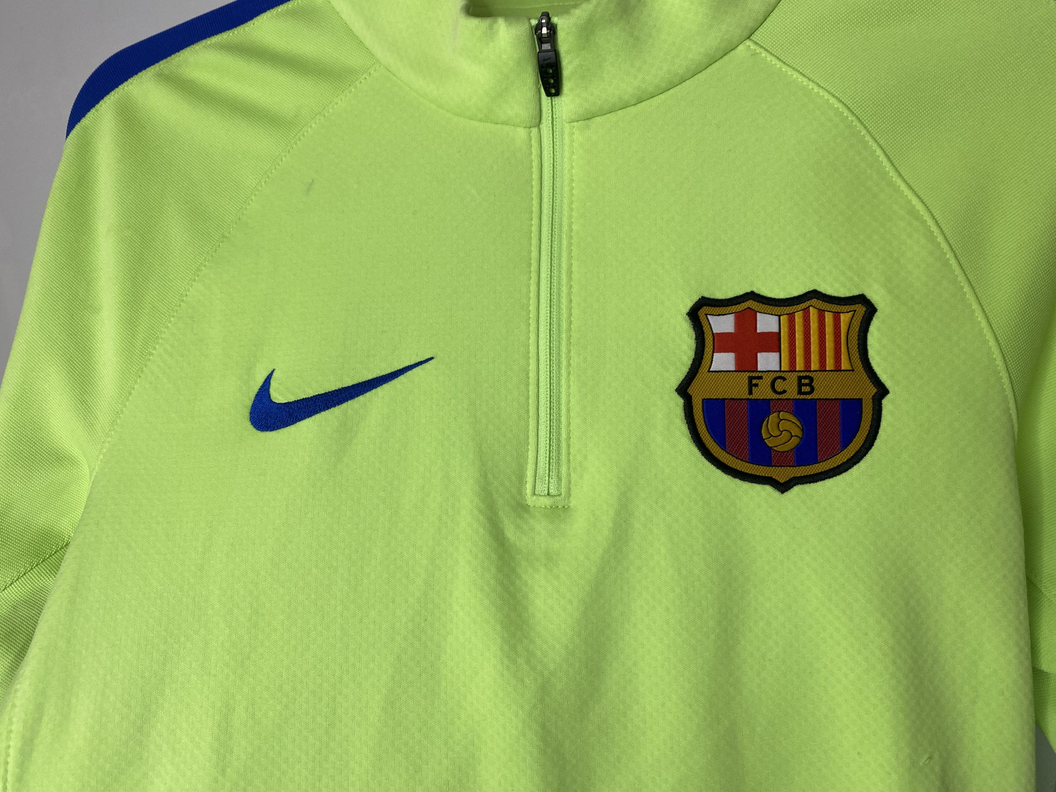 Nike BARCELONA 2017 TRAINING SWEATER FOOTBALL SHIRT SOCCER JERSEY Size US M / EU 48-50 / 2 - 4 Thumbnail