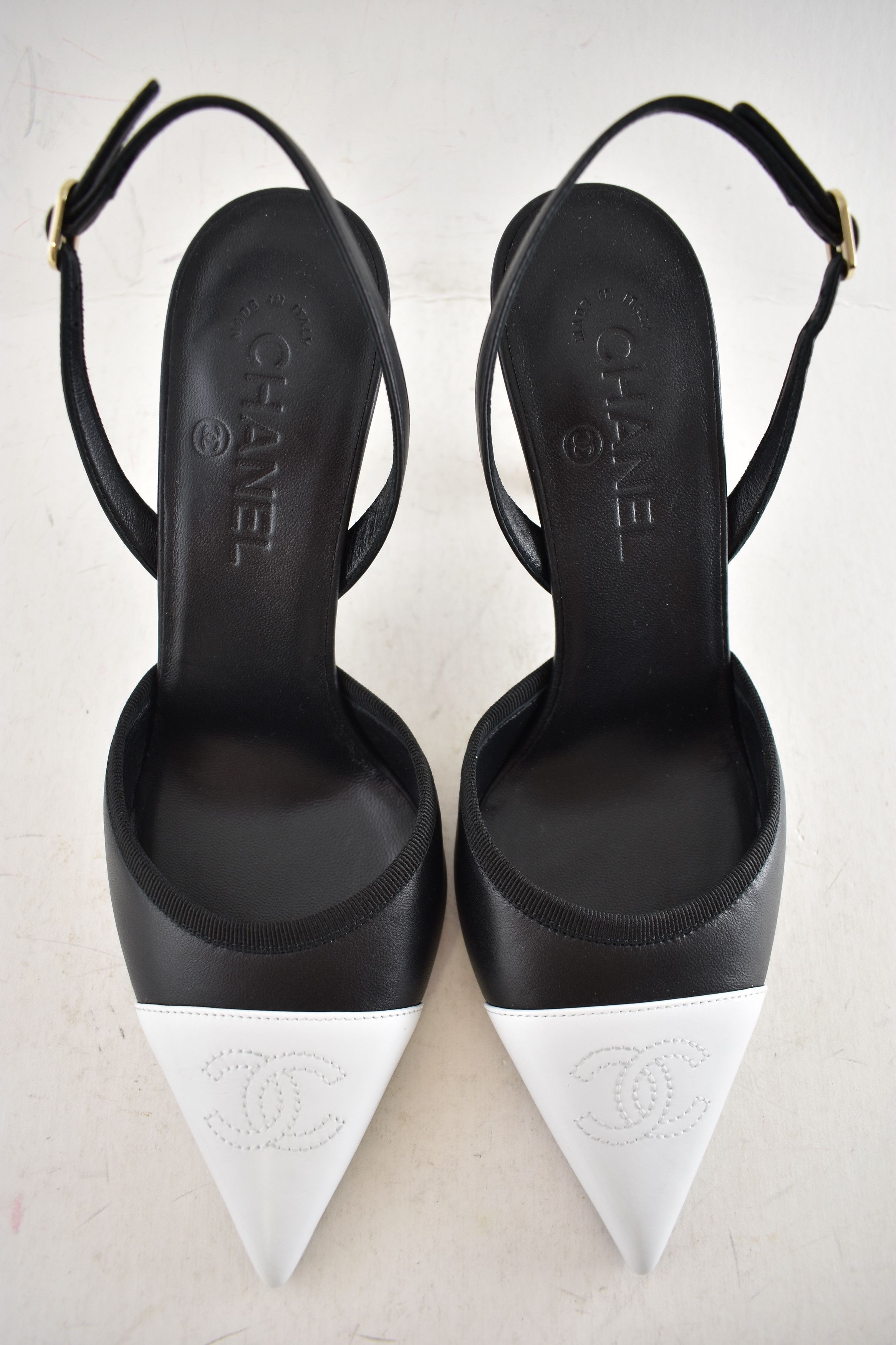 Chanel 26P White CC Logo Pointed Toe Slingback Mule Heel Pump 39.5 Size US 9.5 / IT 39.5 - 14 Thumbnail