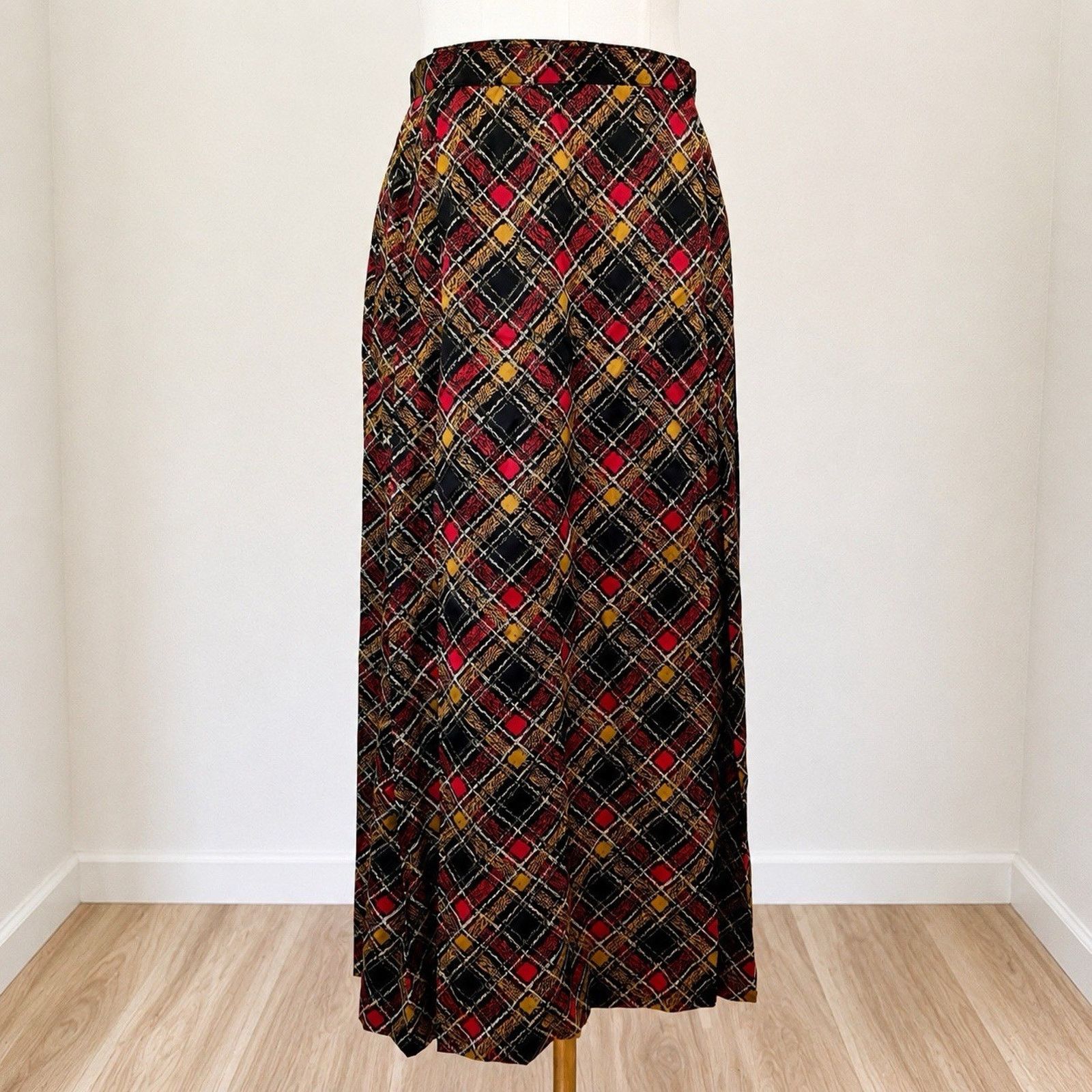 Yves Saint Laurent Vintage 26” Yves Saint Laurent Rive Gauche Skirt Size 28" / US 6 / IT 42 - 1 Thumbnail
