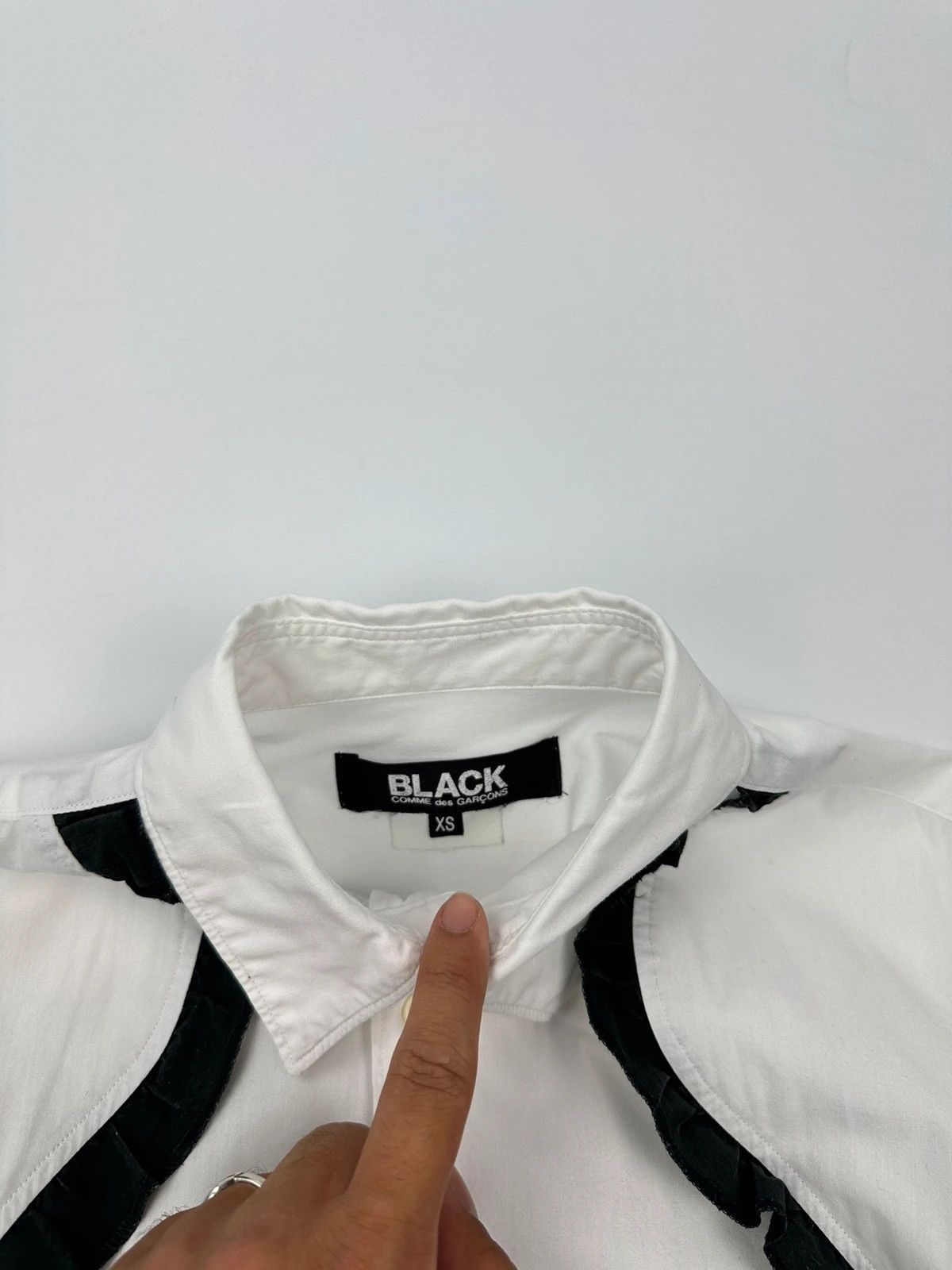 Comme des Garcons Comme Des Garçons Black AD2010 White & Black Straps Shirt Size XS / US 0-2 / IT 36-38 - 6 Thumbnail