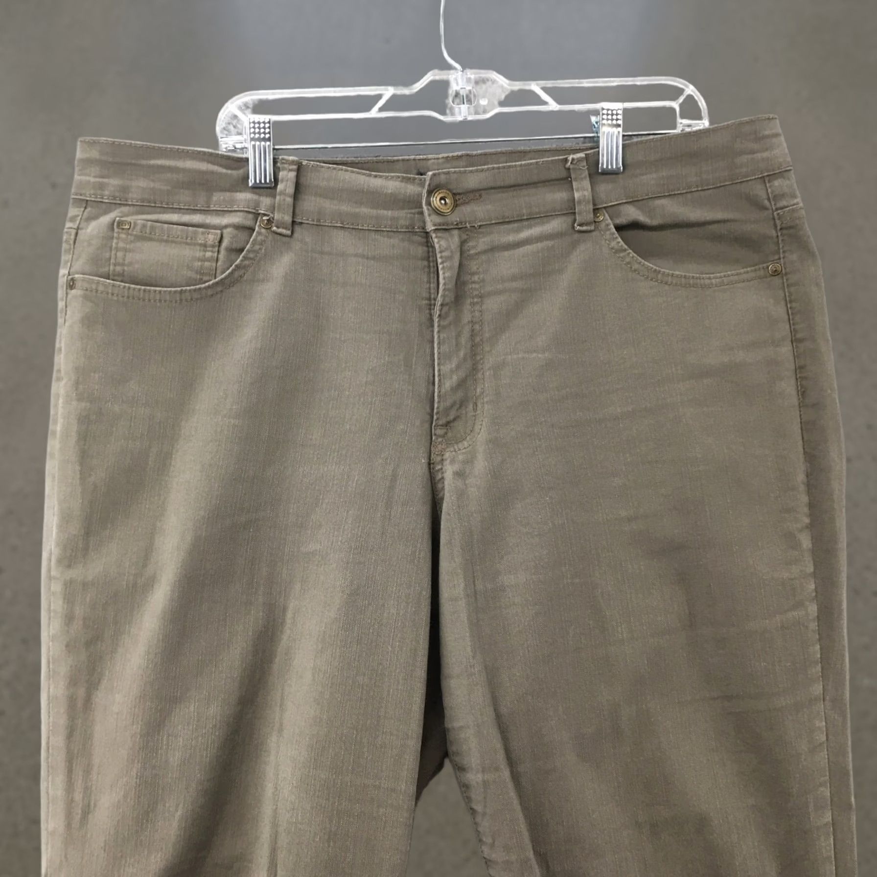 Vintage Bandolino Pants Womens 18 Gray Straight Leg Chino Mid Rise Zip Fly 5-Pockets Shirt Trousers Regular Size 40" / US 18 - 1 Thumbnail