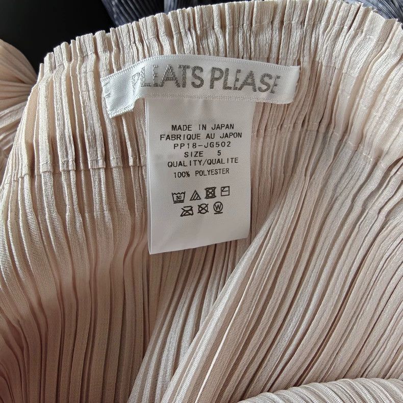 Issey Miyake Issey Miyake size:5 Off-white irregular pleated skirt Size 31" - 3 Thumbnail