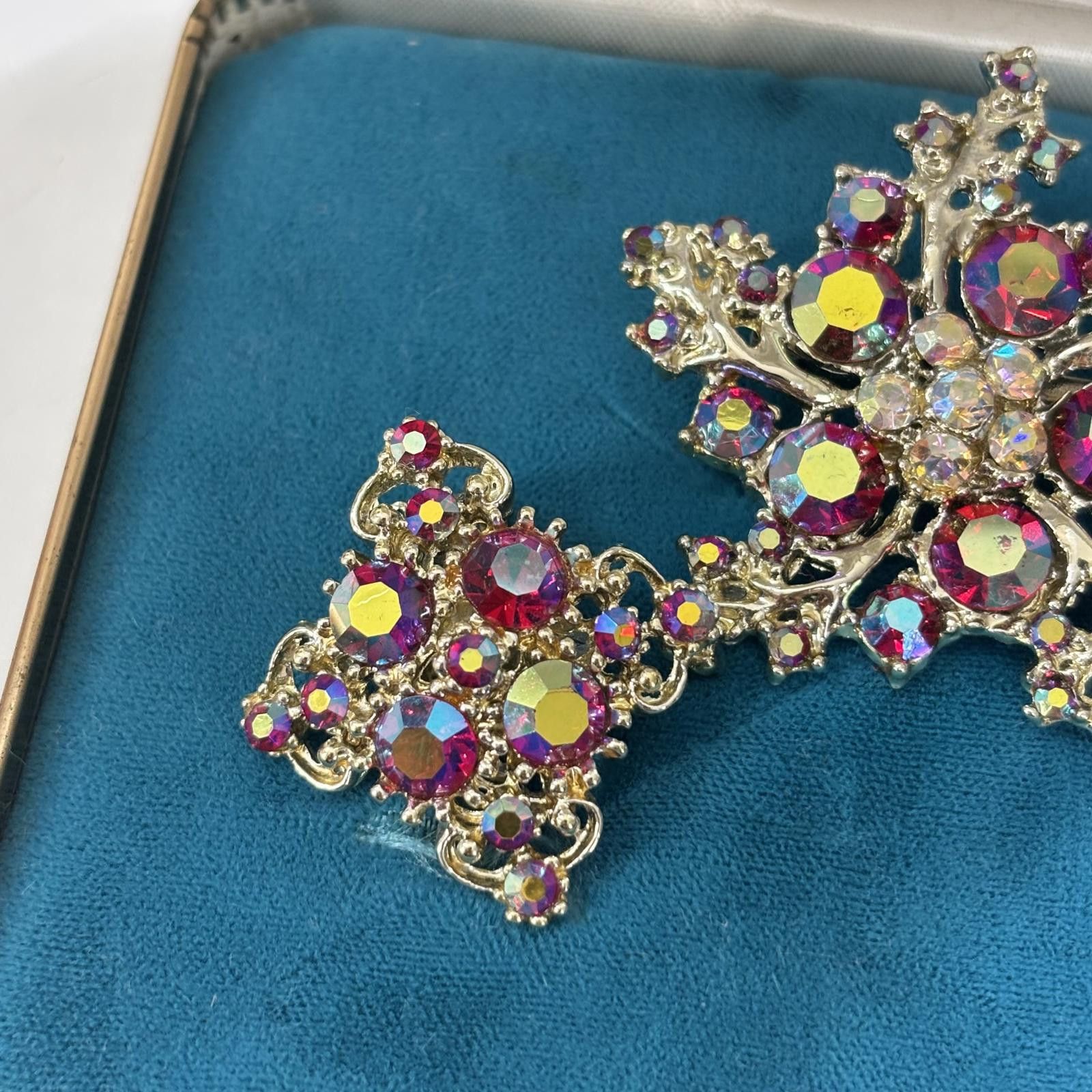 Other Vtg 70s/80s Red rhinestone gold tone brooch/earring set Size ONE SIZE - 4 Thumbnail