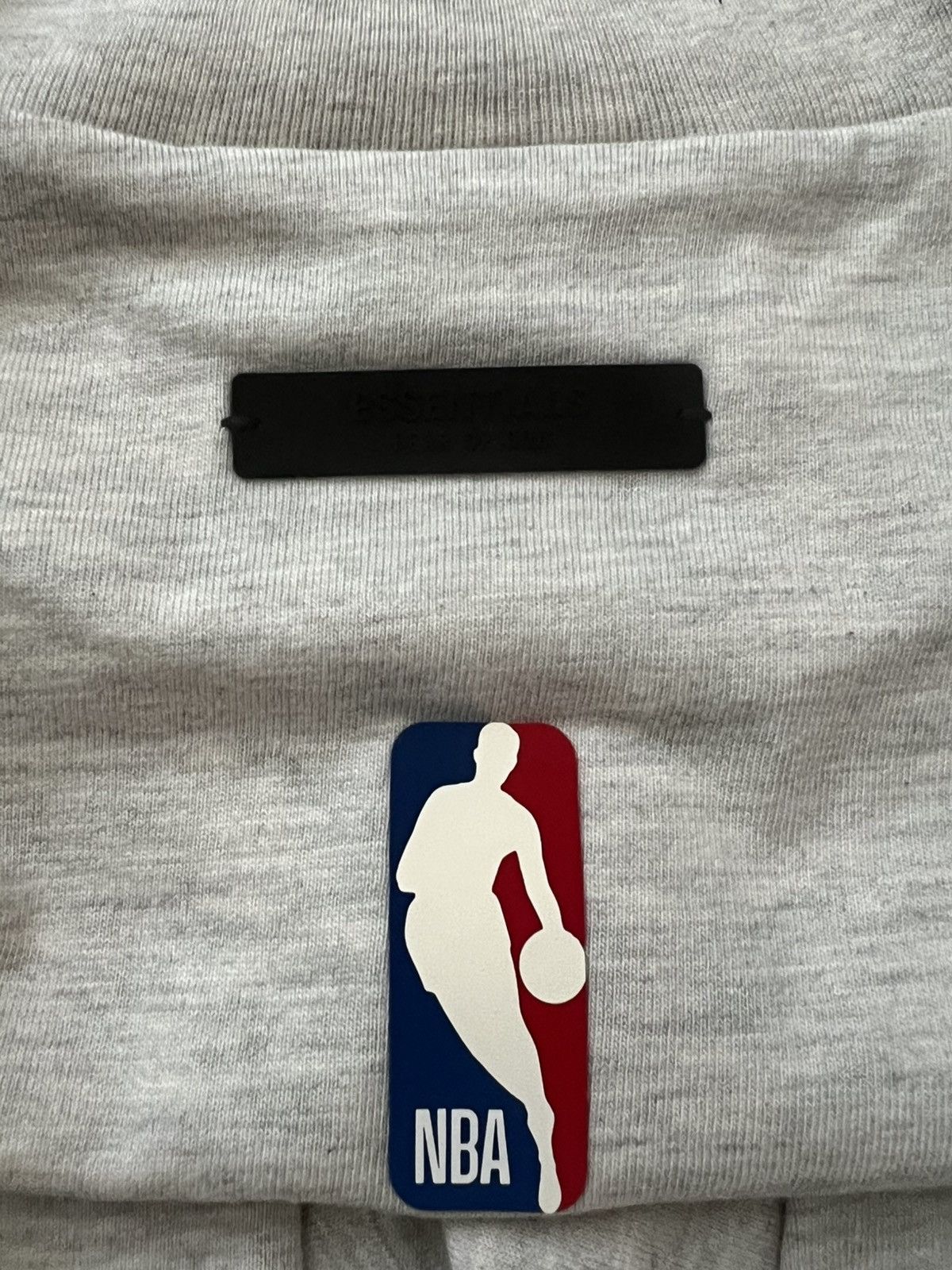 Essentials × NBA Fear of God Essentials NBA tee Hawks Size US L / EU 52-54 / 3 - 2 Thumbnail