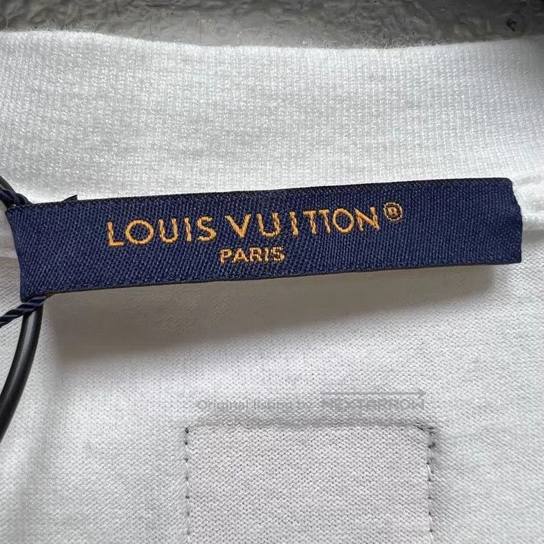 Louis Vuitton Louis Vuitton 25 New Earth Letter Flocked Short Sleeves Size US S / EU 44-46 / 1 - 3 Thumbnail