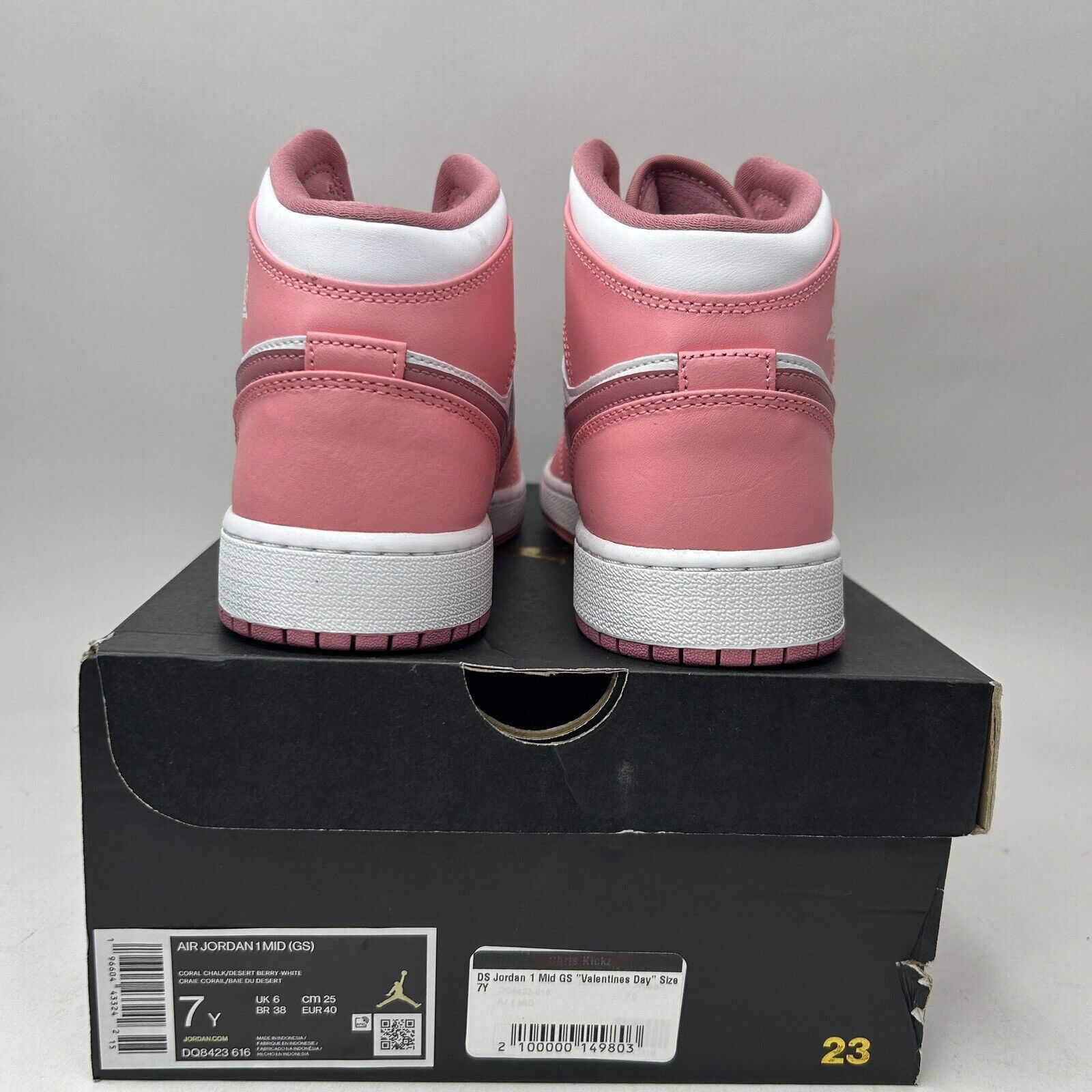 Nike Nike Air Jordan 1 Retro Mid GS “Valentines Day/Coral Pink” Size US 8.5 / IT 38.5 - 4 Thumbnail