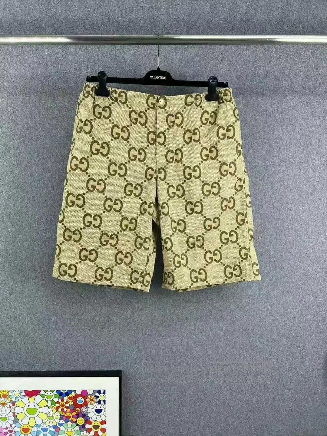 Gucci gucci logo print shorts in excellent condition. Size US 42 / EU 58 - 1 Thumbnail