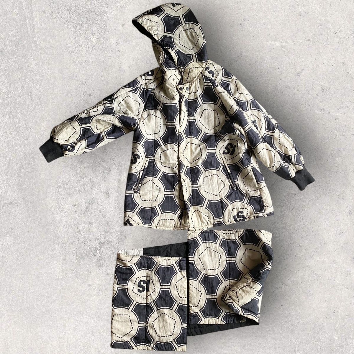 Issey Miyake × Tsumori Chisato × Vintage Vintage IS Sport Chisato Design Soccer Club Nylon Reversible Size US M / EU 48-50 / 2 - 1 Thumbnail